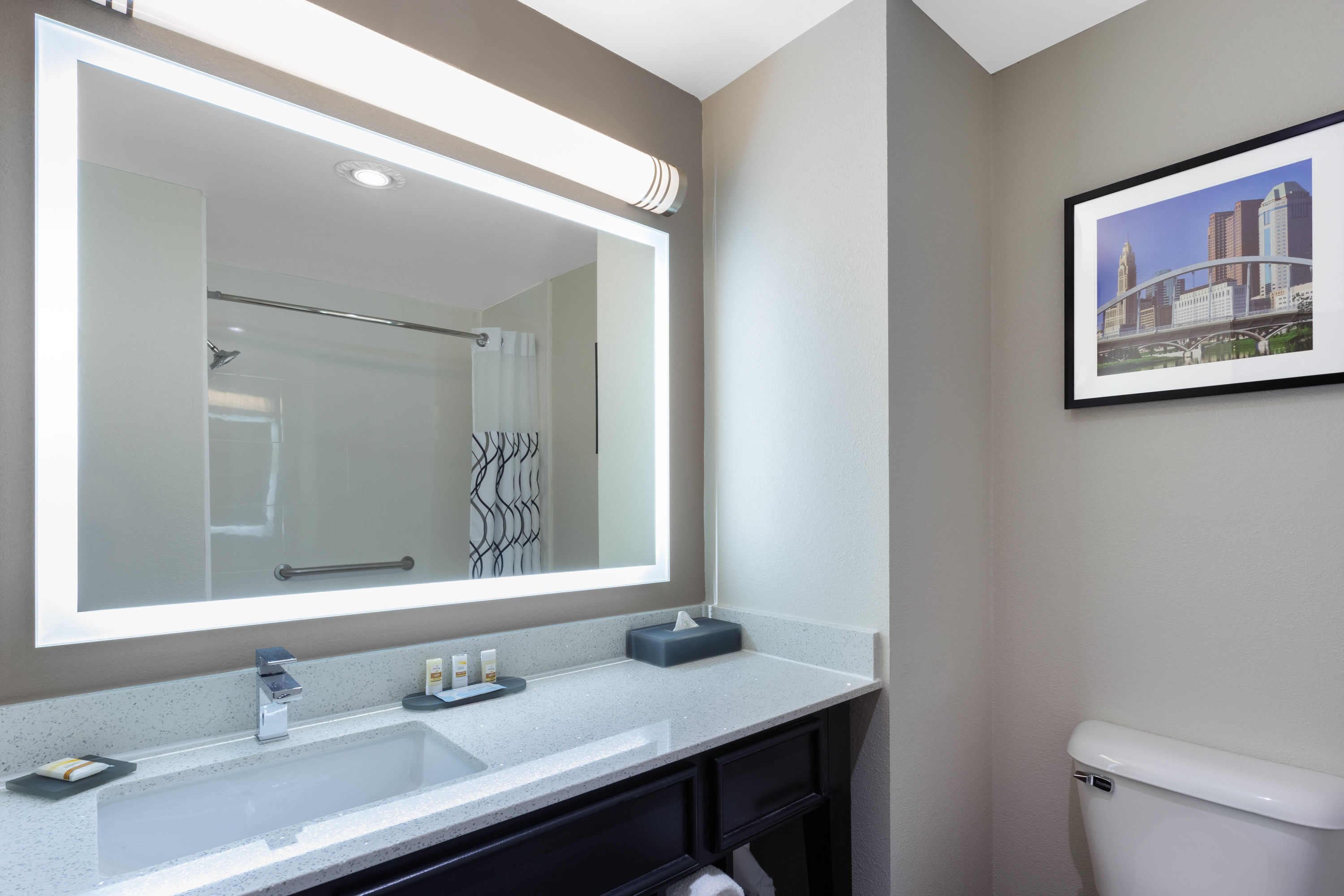 Guest room bath at the La Quinta Inn & Suites by Wyndham Columbus West - Hilliard in Columbus, Ohio