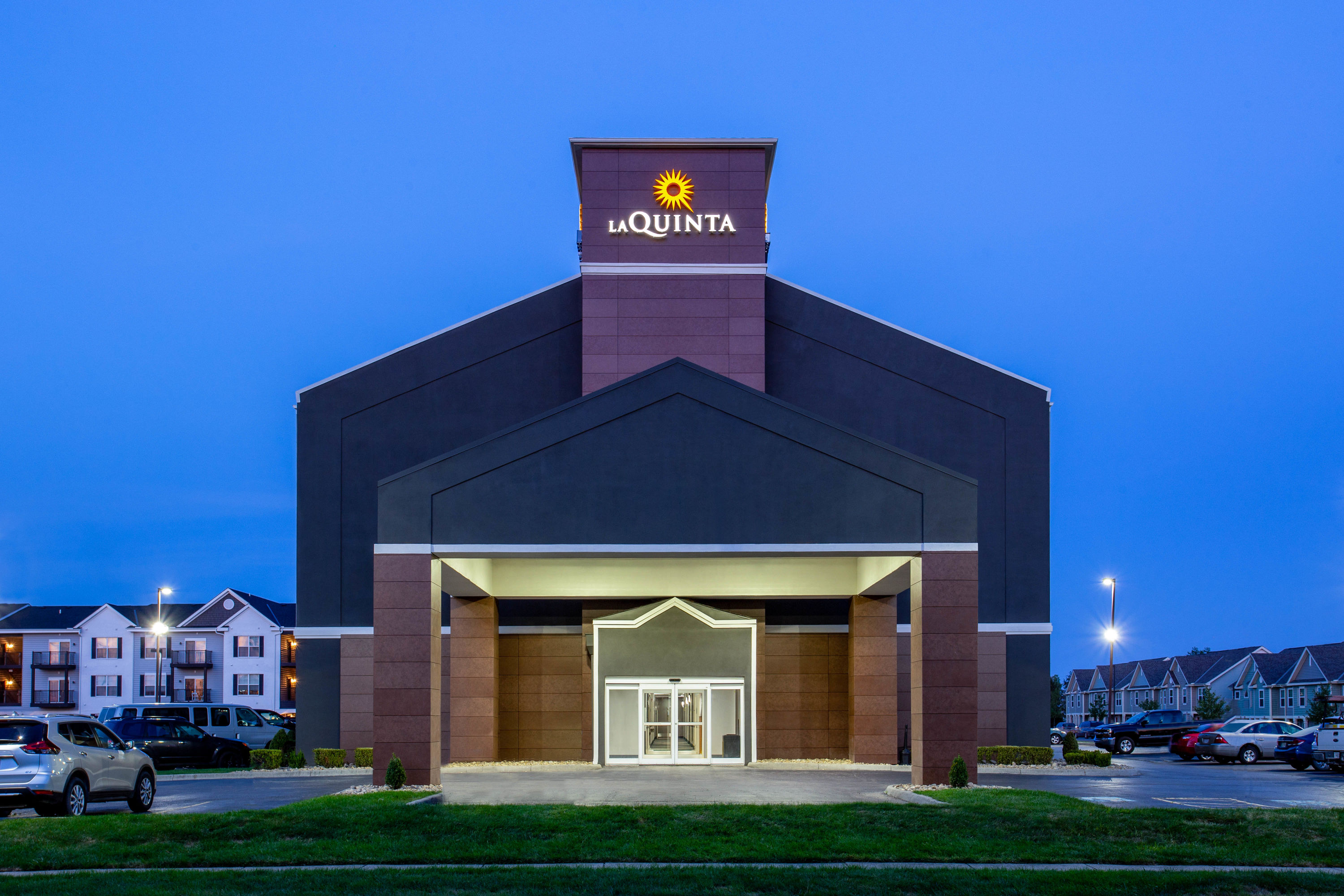 Exterior of La Quinta Inn & Suites by Wyndham Columbus West - Hilliard hotel in Columbus, Ohio