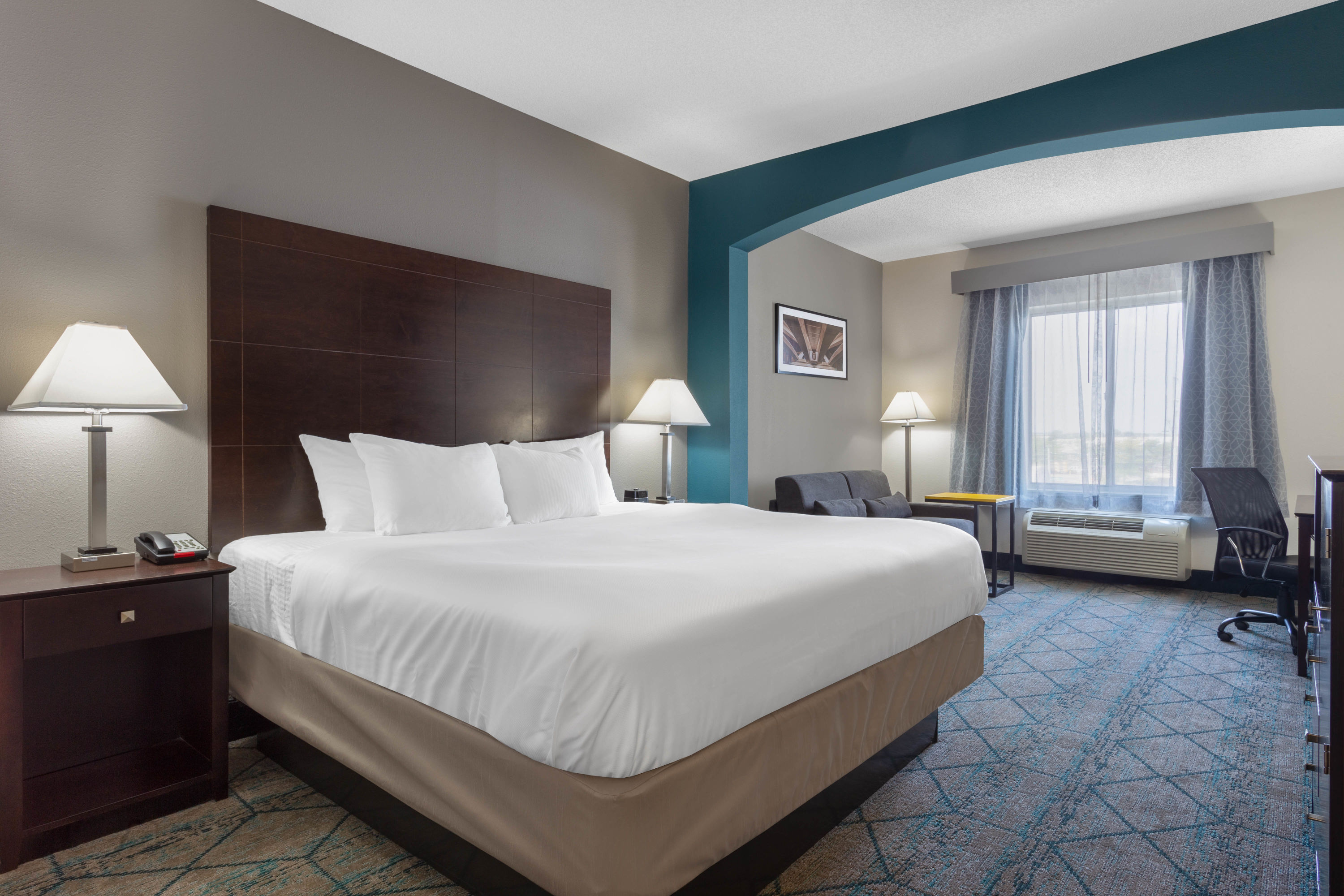 Guest room at the La Quinta Inn & Suites by Wyndham Columbus West - Hilliard in Columbus, Ohio