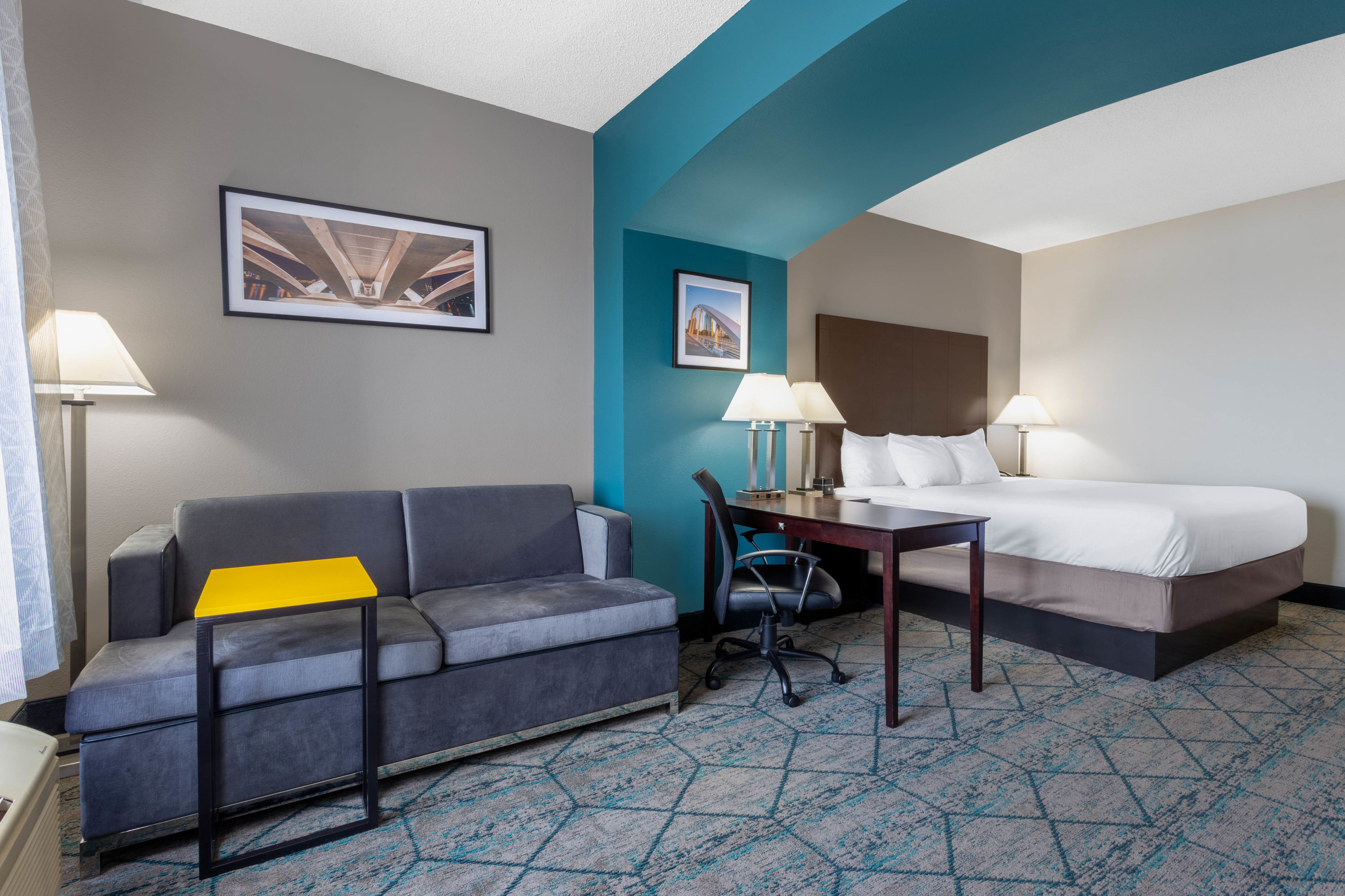 La Quinta Inn & Suites by Wyndham Columbus West - Hilliard suite in Columbus, Ohio