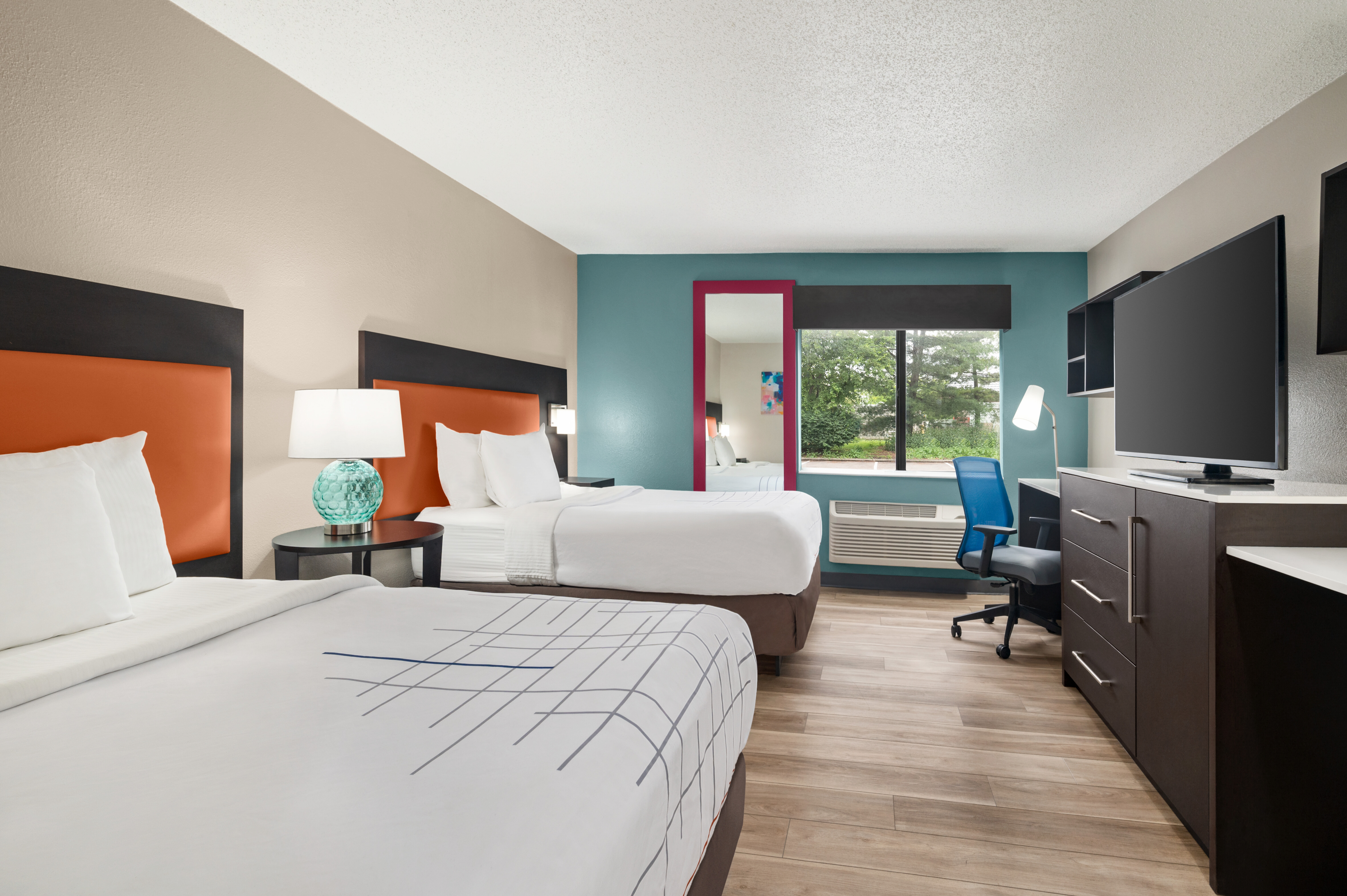 Guest room at the La Quinta Inn by Wyndham Columbus Dublin in Dublin, Ohio