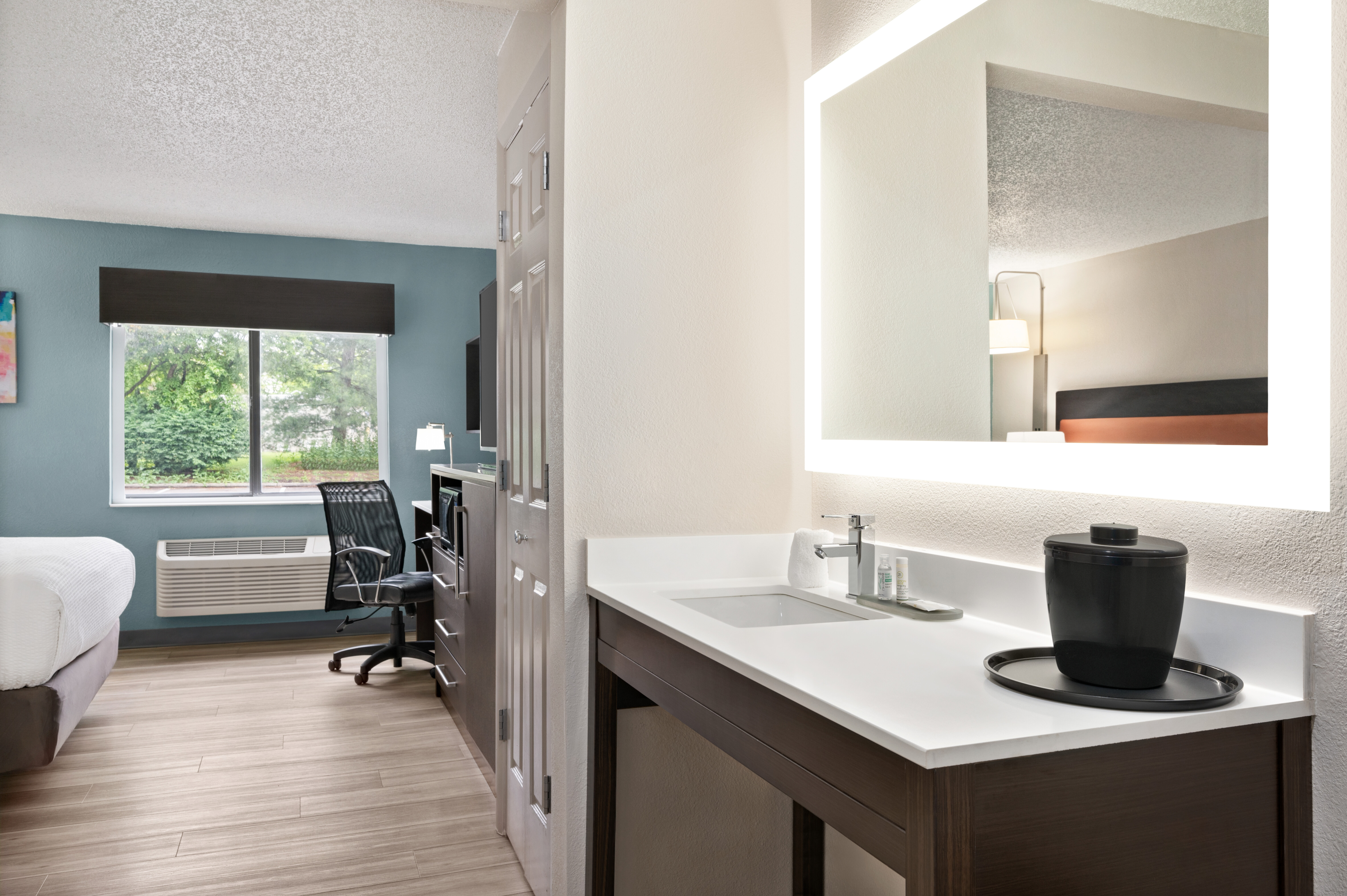 Guest room at the La Quinta Inn by Wyndham Columbus Dublin in Dublin, Ohio