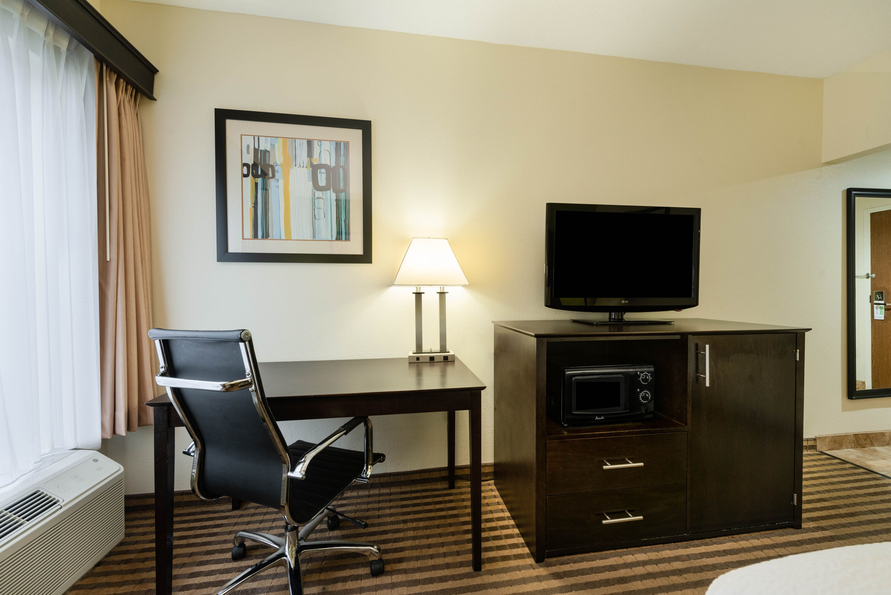Guest room feature at the La Quinta Inn & Suites by Wyndham Columbus - Grove City in Grove City, Ohio