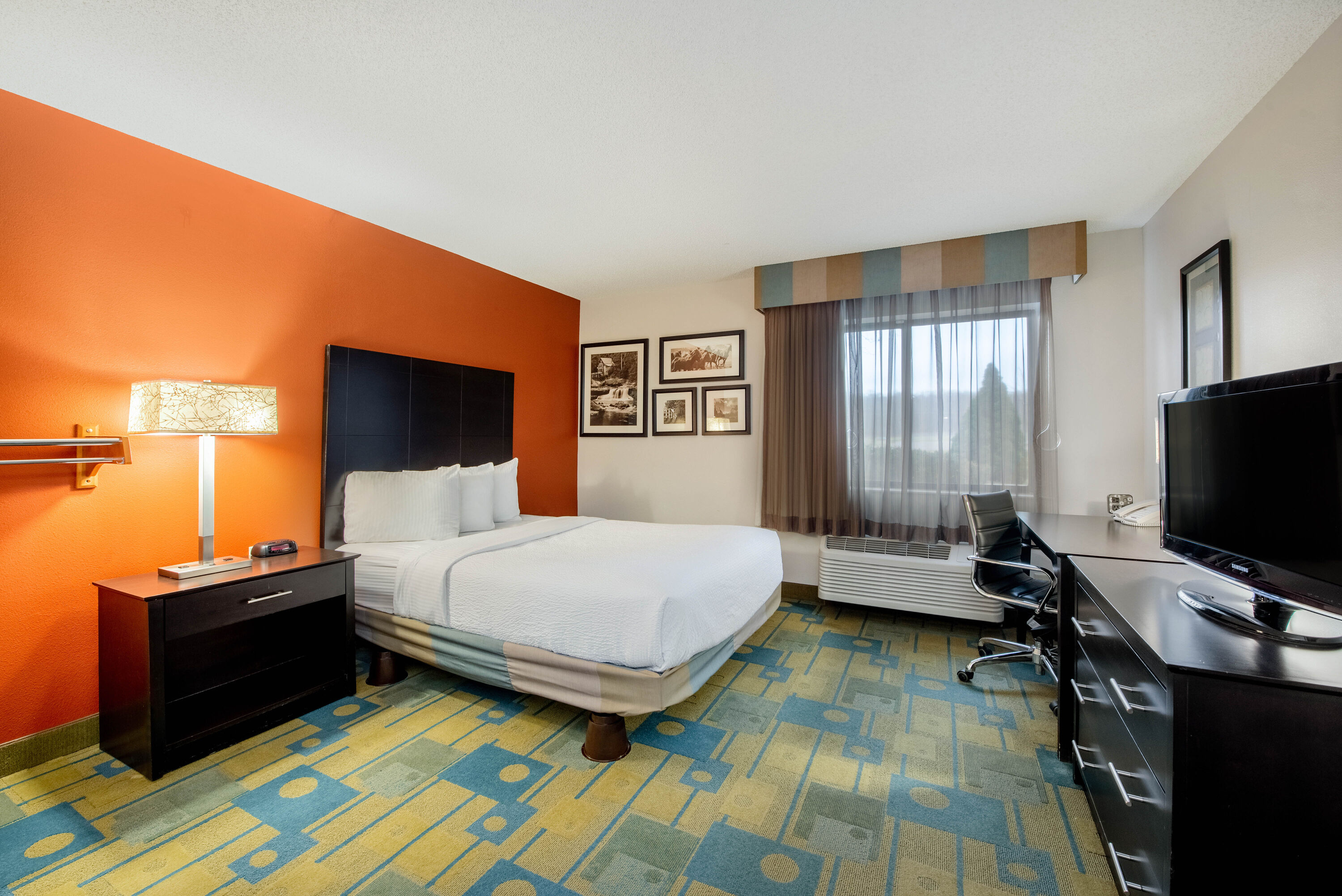 Guest room at the La Quinta Inn & Suites by Wyndham Mansfield OH in Mansfield, Ohio