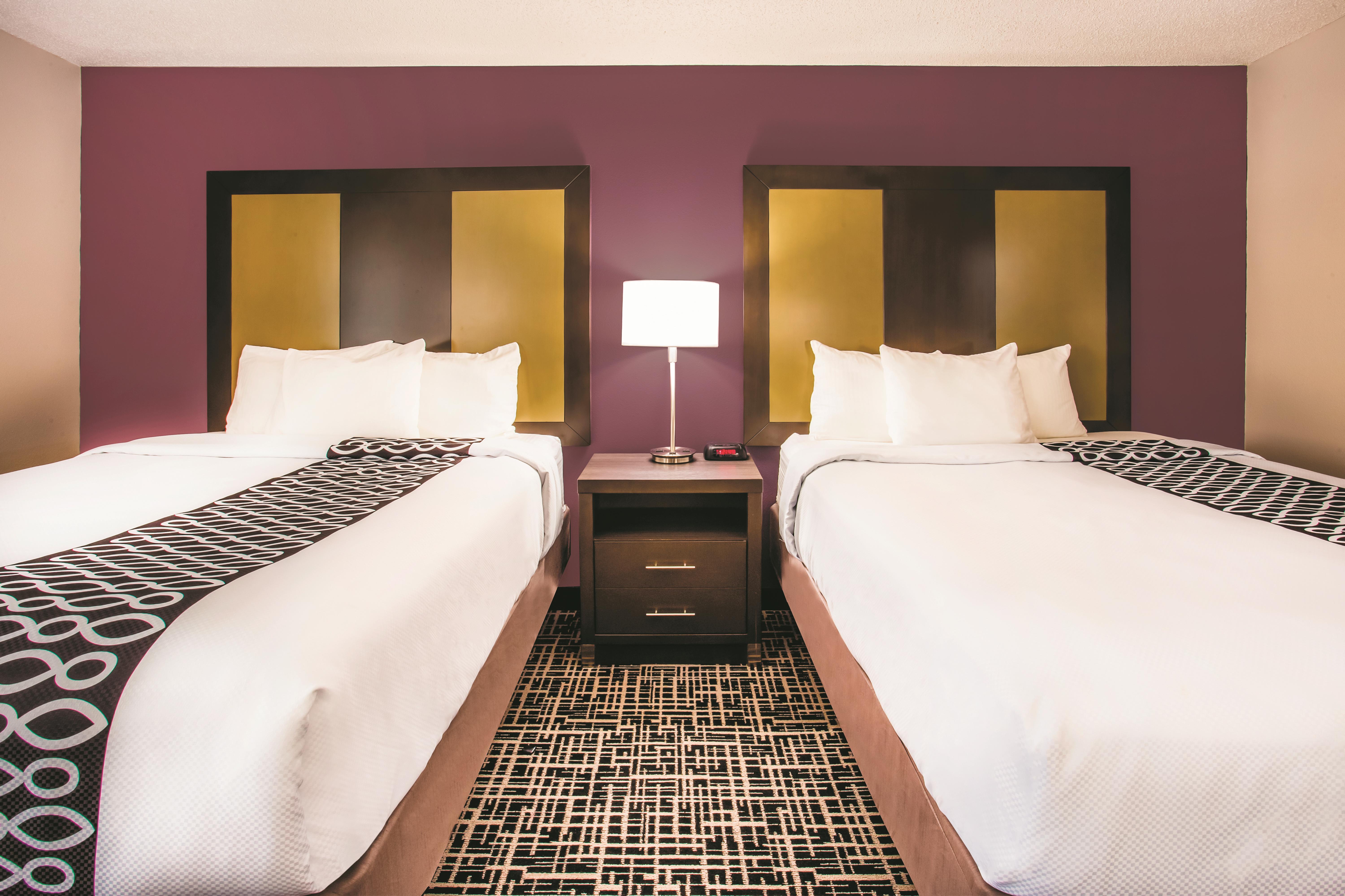 Guest room at the La Quinta Inn & Suites by Wyndham Cincinnati NE - Mason in Mason, Ohio