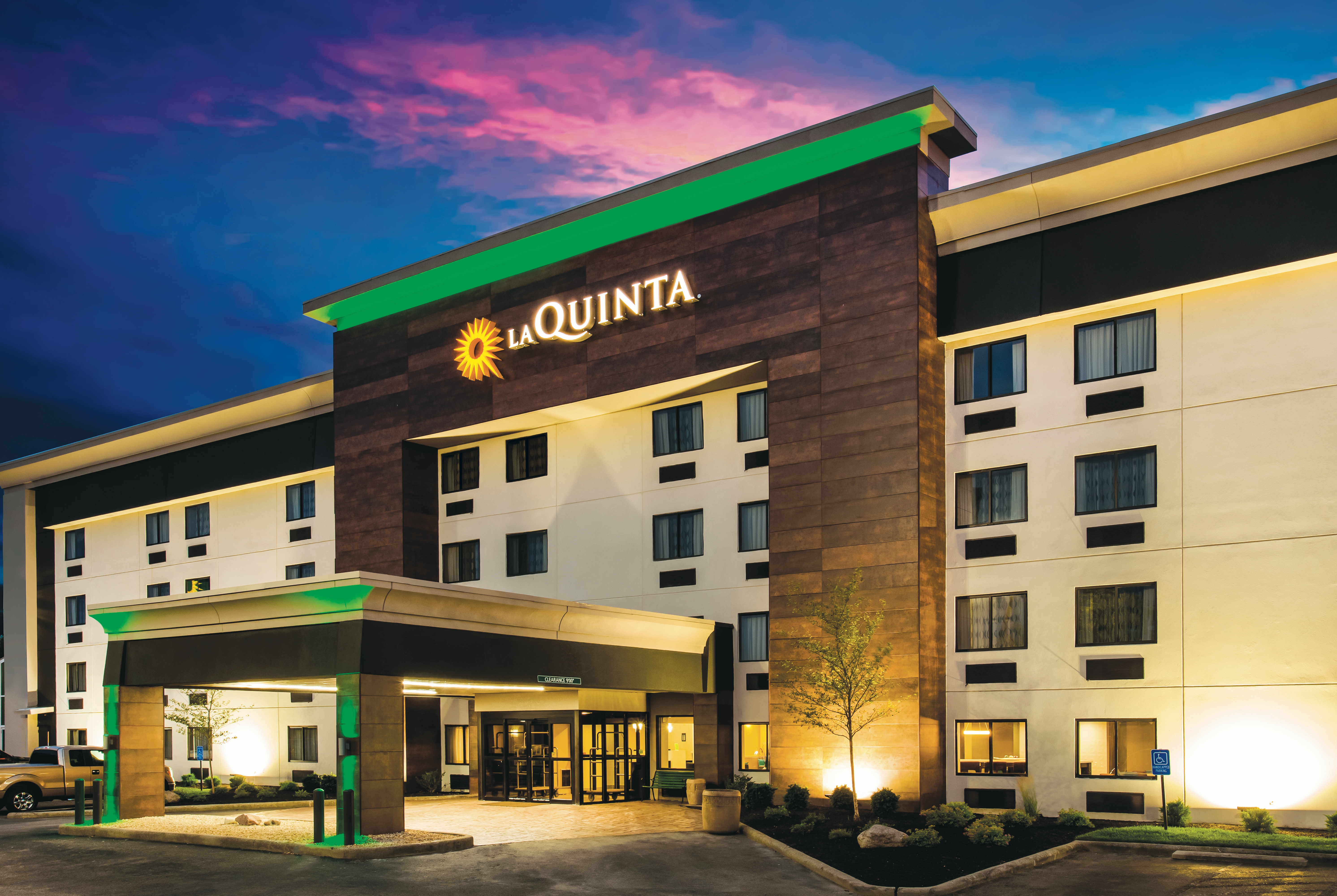 Quinta Inn Suites Wyndham Cincinnati Mason Mason  Hotels