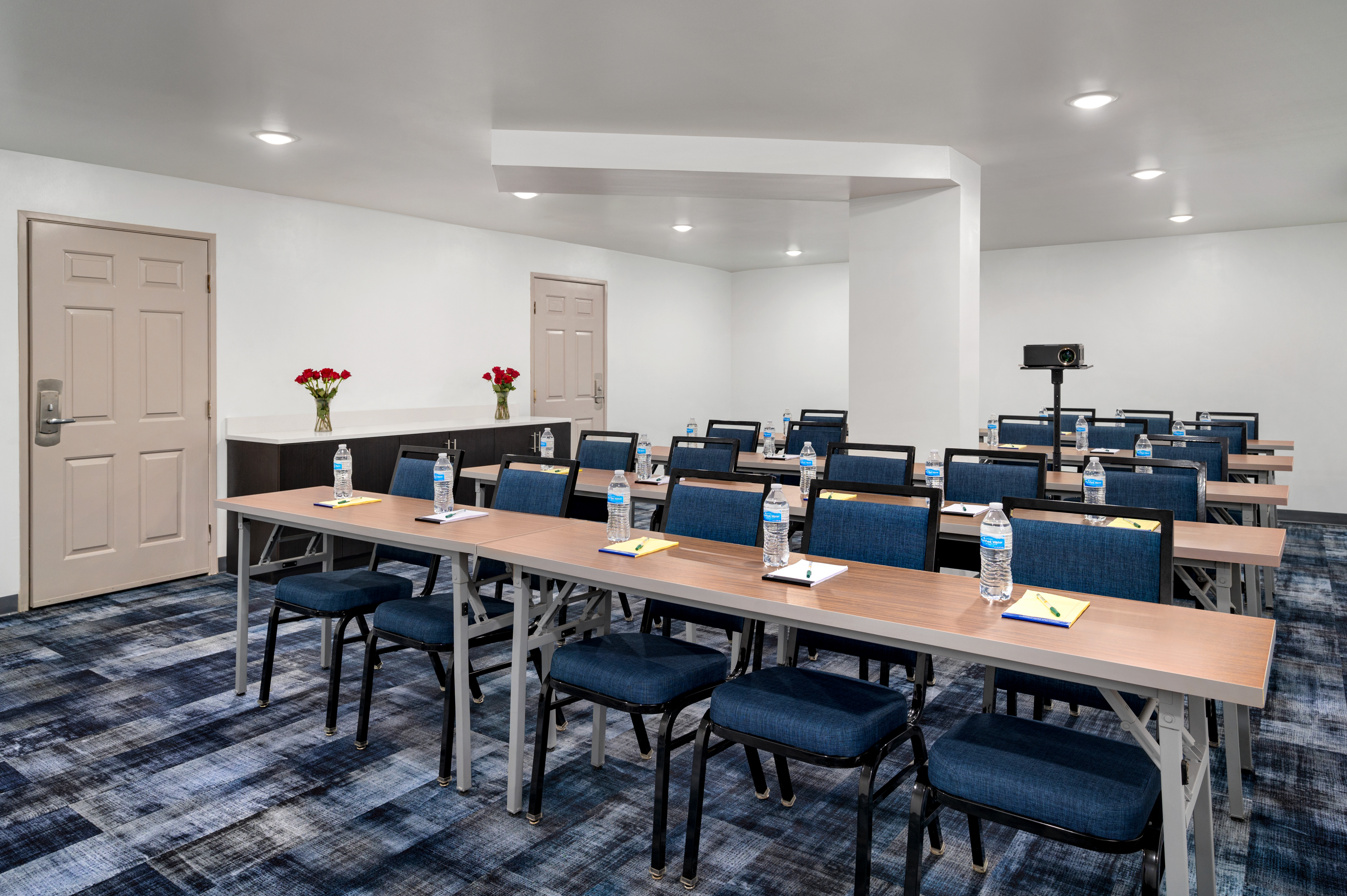 Meeting room at La Quinta Inn by Wyndham Columbus Airport Area in Reynoldsburg, Ohio