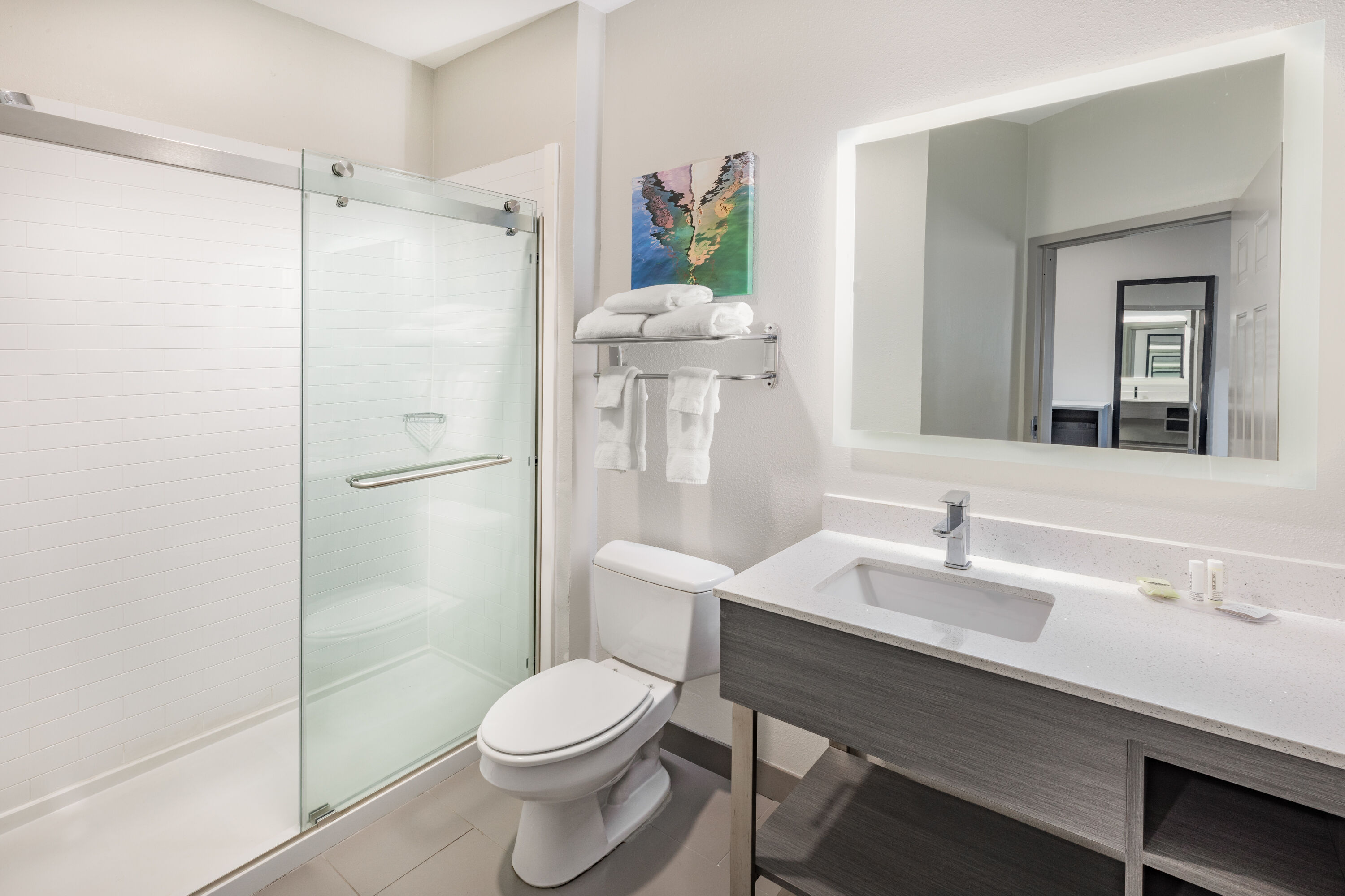 Guest room bath at the La Quinta Inn & Suites by Wyndham Ardmore in Ardmore, Oklahoma