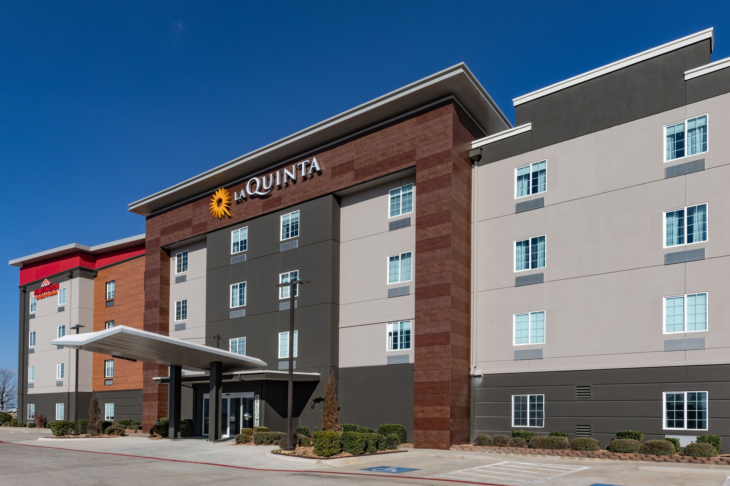 Exterior of La Quinta Inn & Suites by Wyndham Ardmore hotel in Ardmore, Oklahoma