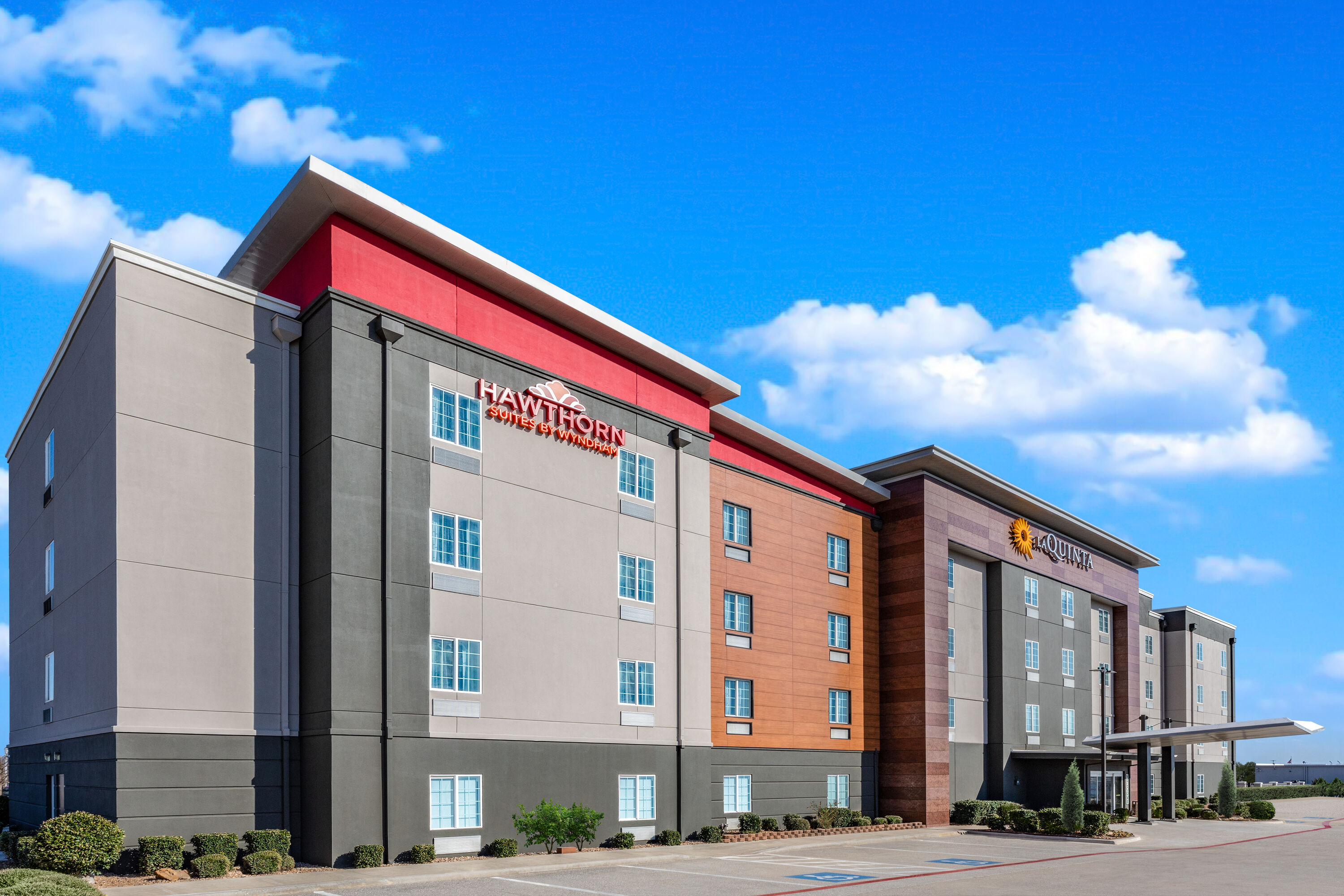 Exterior of La Quinta Inn & Suites by Wyndham Ardmore hotel in Ardmore, Oklahoma
