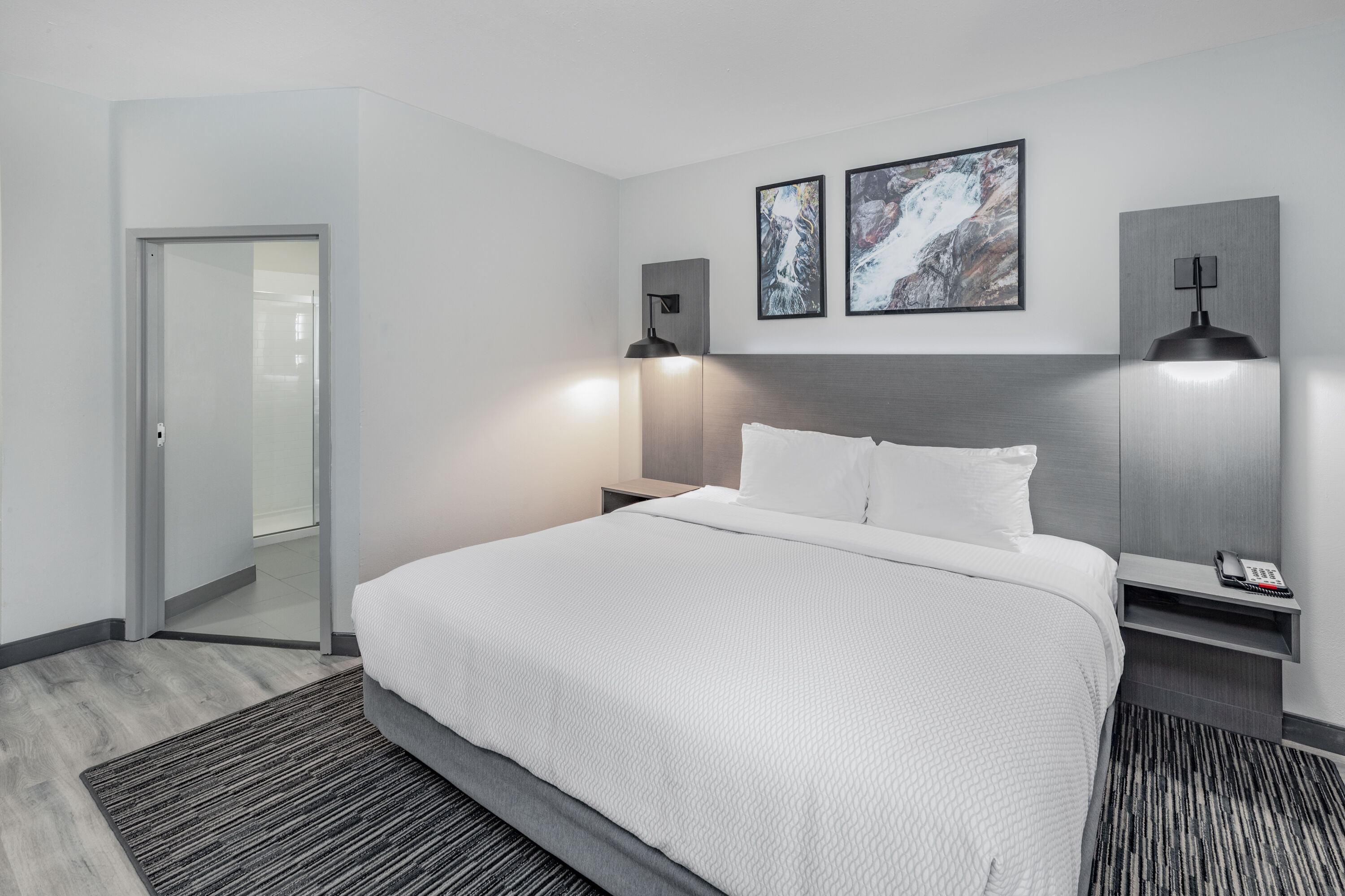 Guest room at the La Quinta Inn & Suites by Wyndham Ardmore in Ardmore, Oklahoma