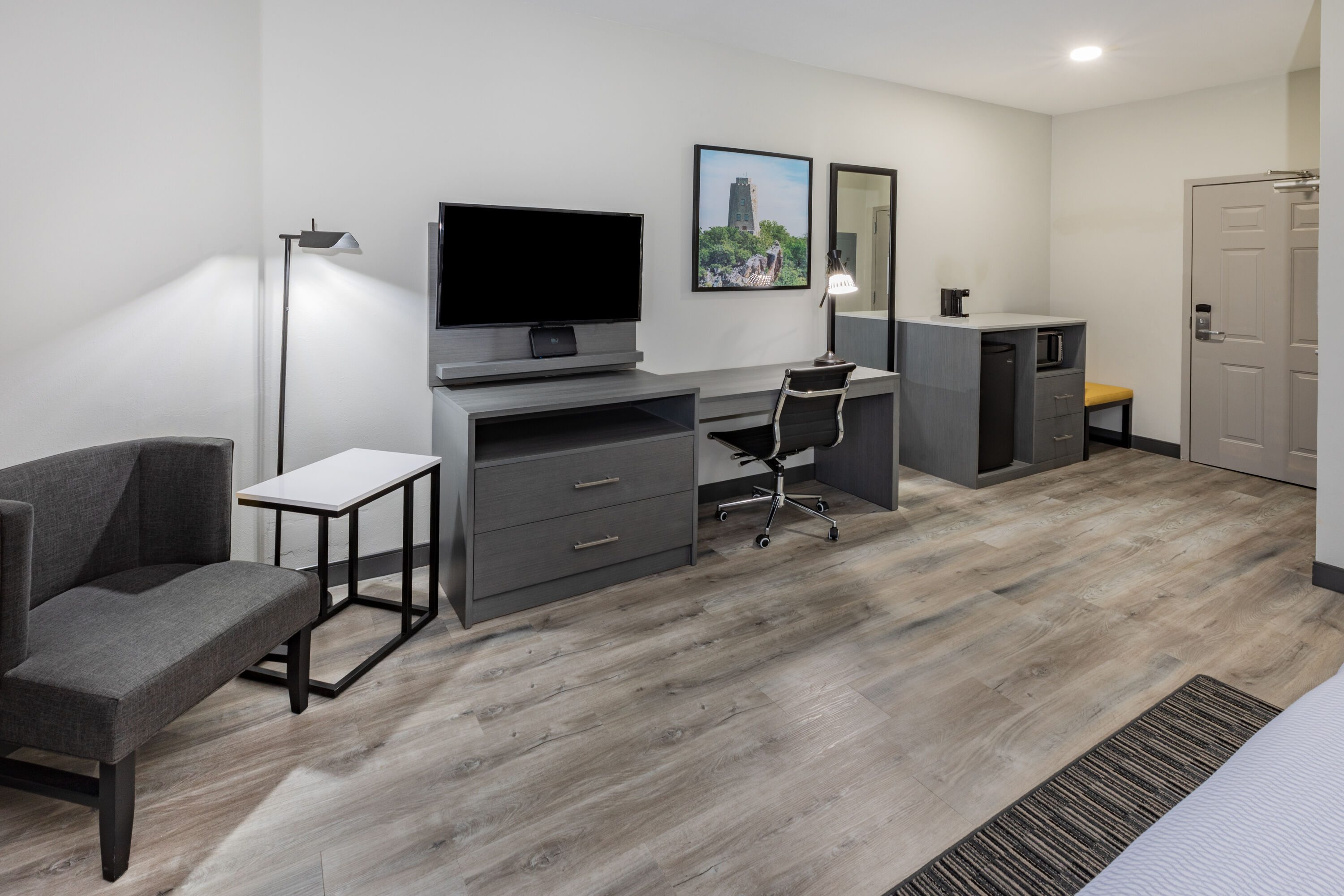 Guest room at the La Quinta Inn & Suites by Wyndham Ardmore in Ardmore, Oklahoma