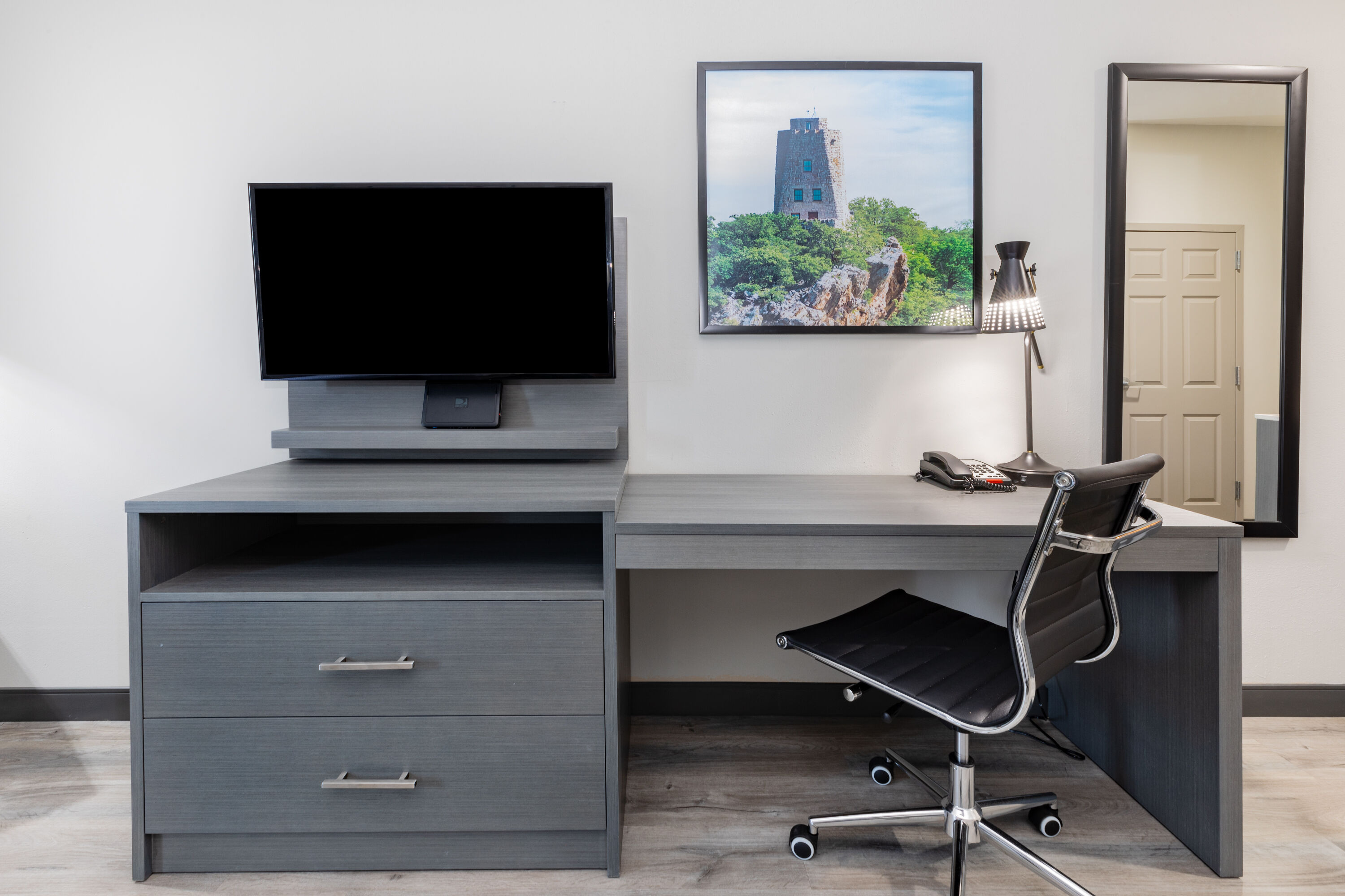 Guest room at the La Quinta Inn & Suites by Wyndham Ardmore in Ardmore, Oklahoma