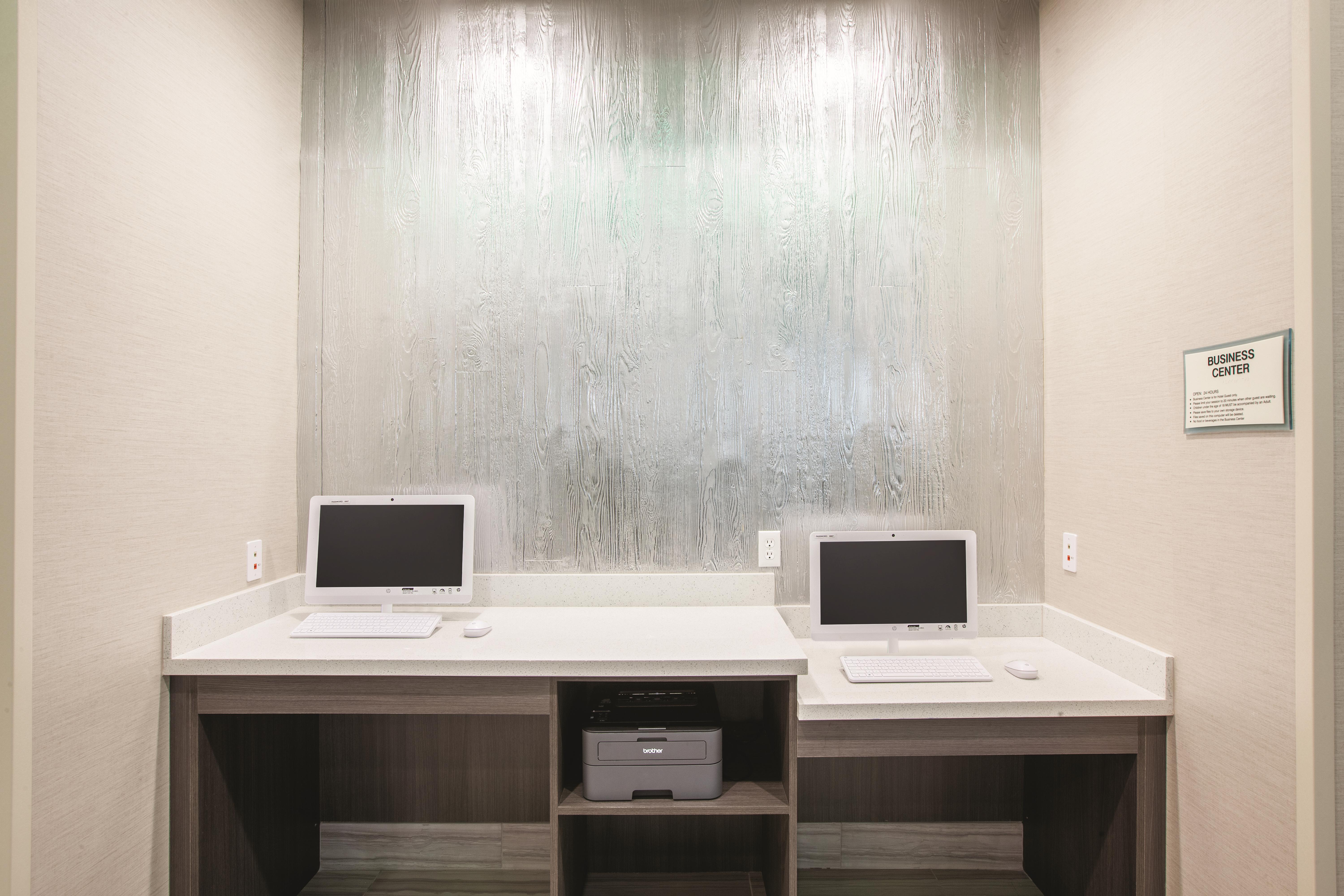 La Quinta Inn & Suites by Wyndham Tulsa Broken Arrow business center in Broken Arrow, Oklahoma