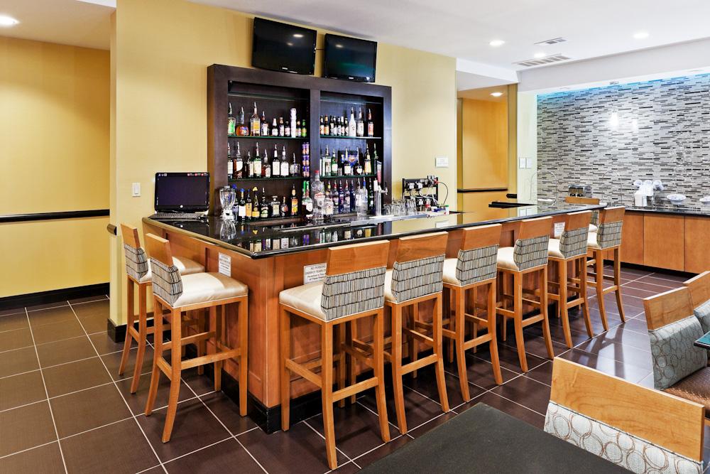 Bar at La Quinta Inn & Suites by Wyndham - Tulsa - Catoosa Route 66 in Catoosa, Oklahoma
