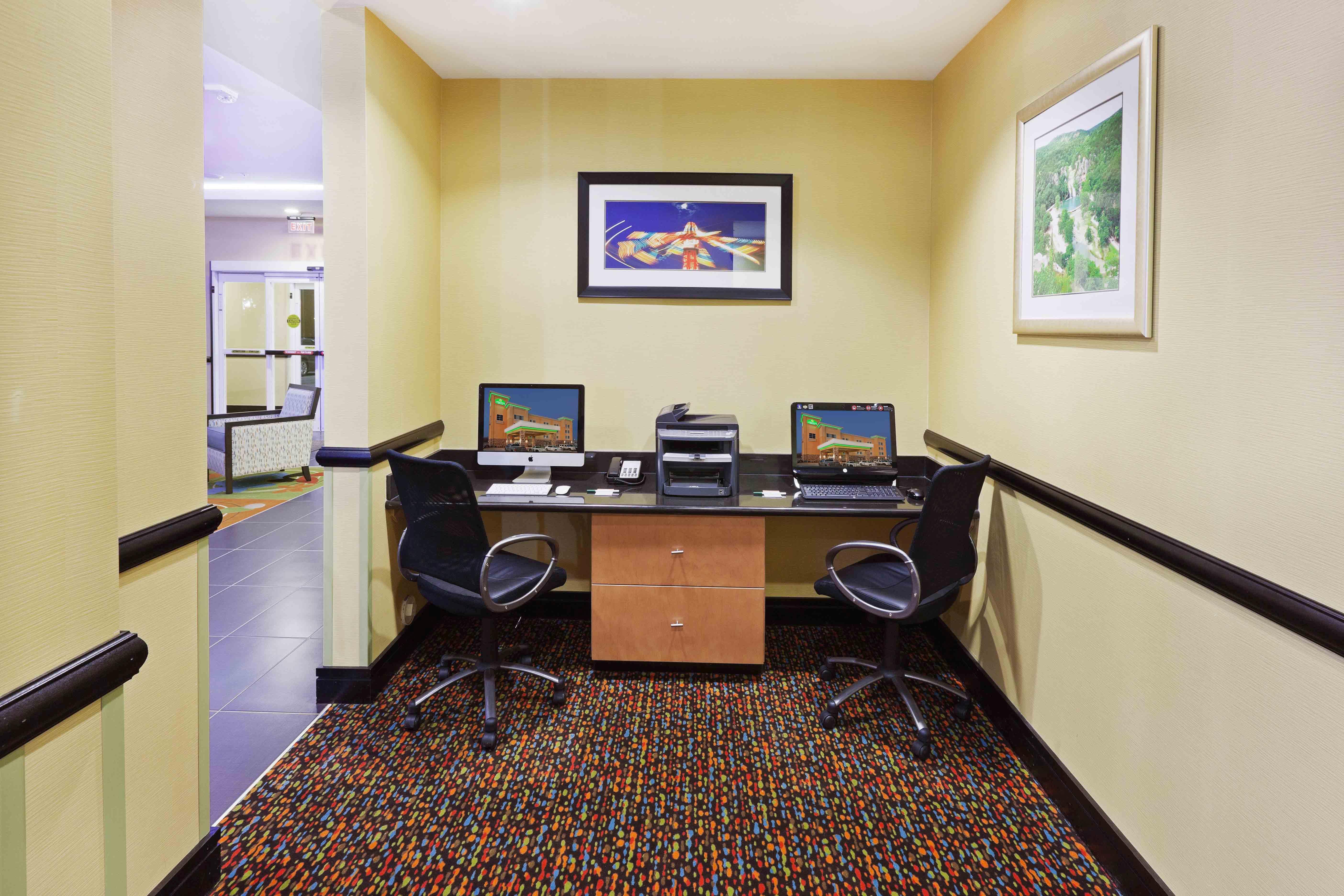 La Quinta Inn & Suites by Wyndham - Tulsa - Catoosa Route 66 business center in Catoosa, Oklahoma