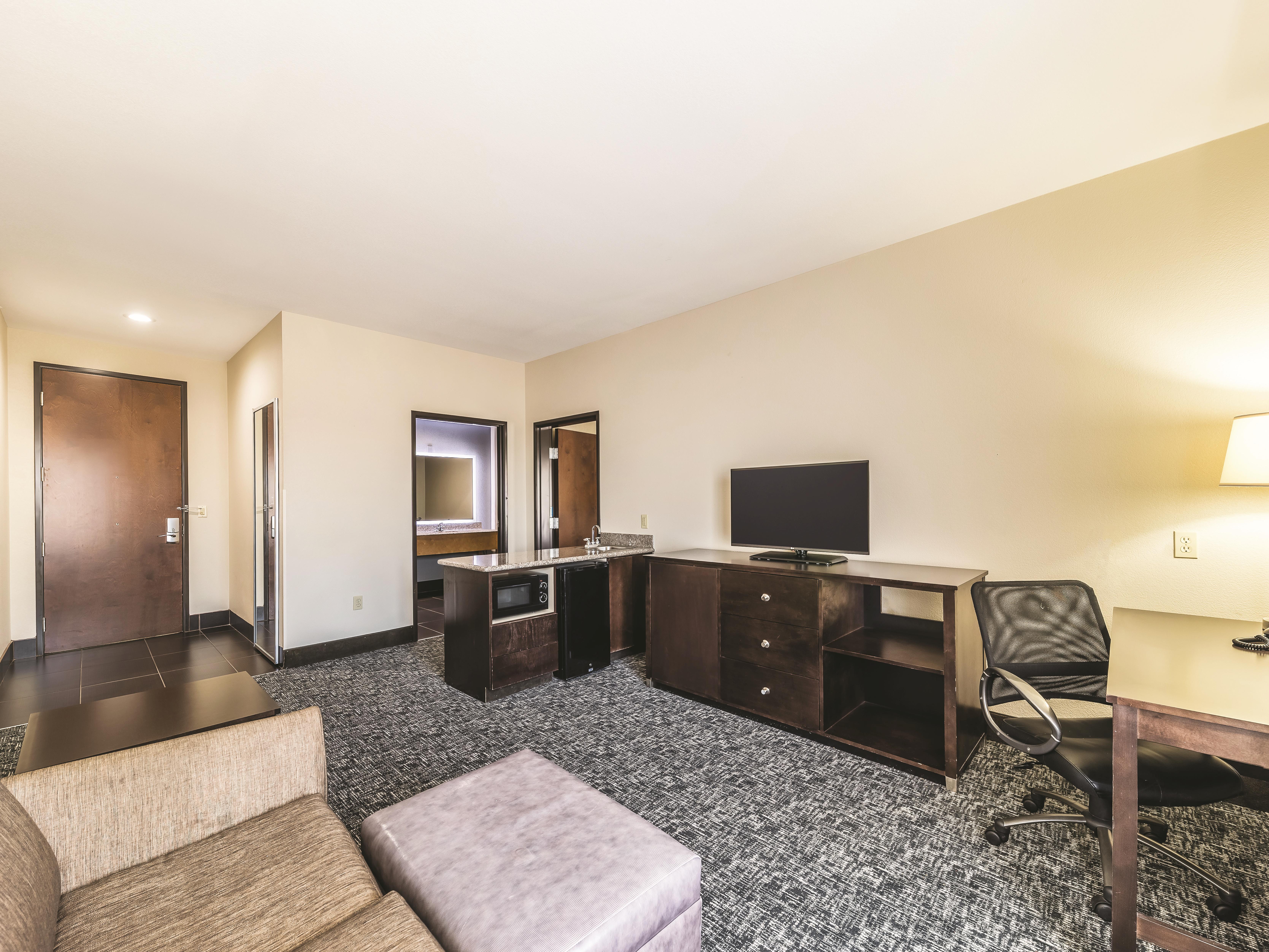 La Quinta Inn & Suites by Wyndham - Tulsa - Catoosa Route 66 suite in Catoosa, Oklahoma