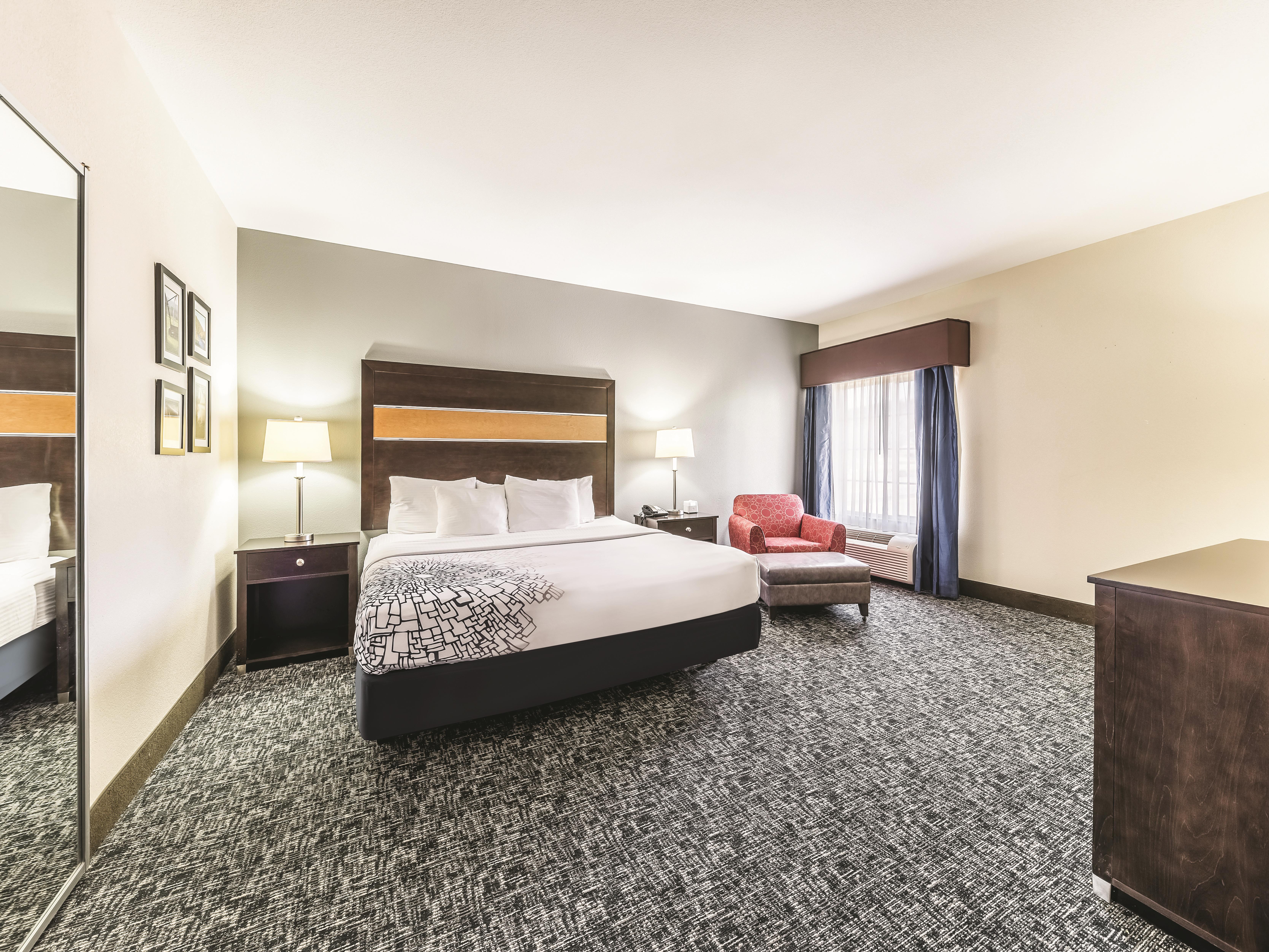 La Quinta Inn & Suites by Wyndham - Tulsa - Catoosa Route 66 suite in Catoosa, Oklahoma