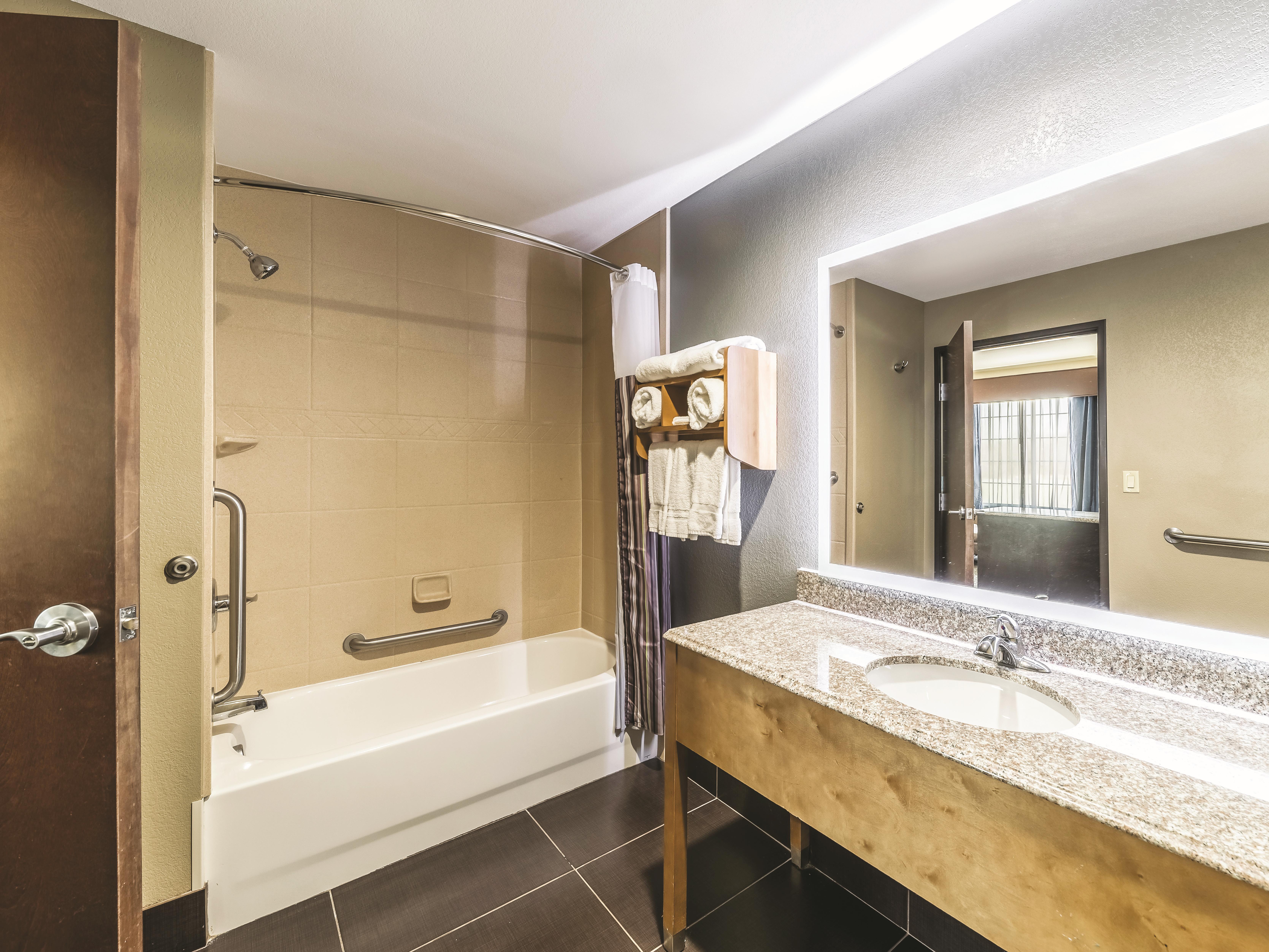 La Quinta Inn & Suites by Wyndham - Tulsa - Catoosa Route 66 suite in Catoosa, Oklahoma