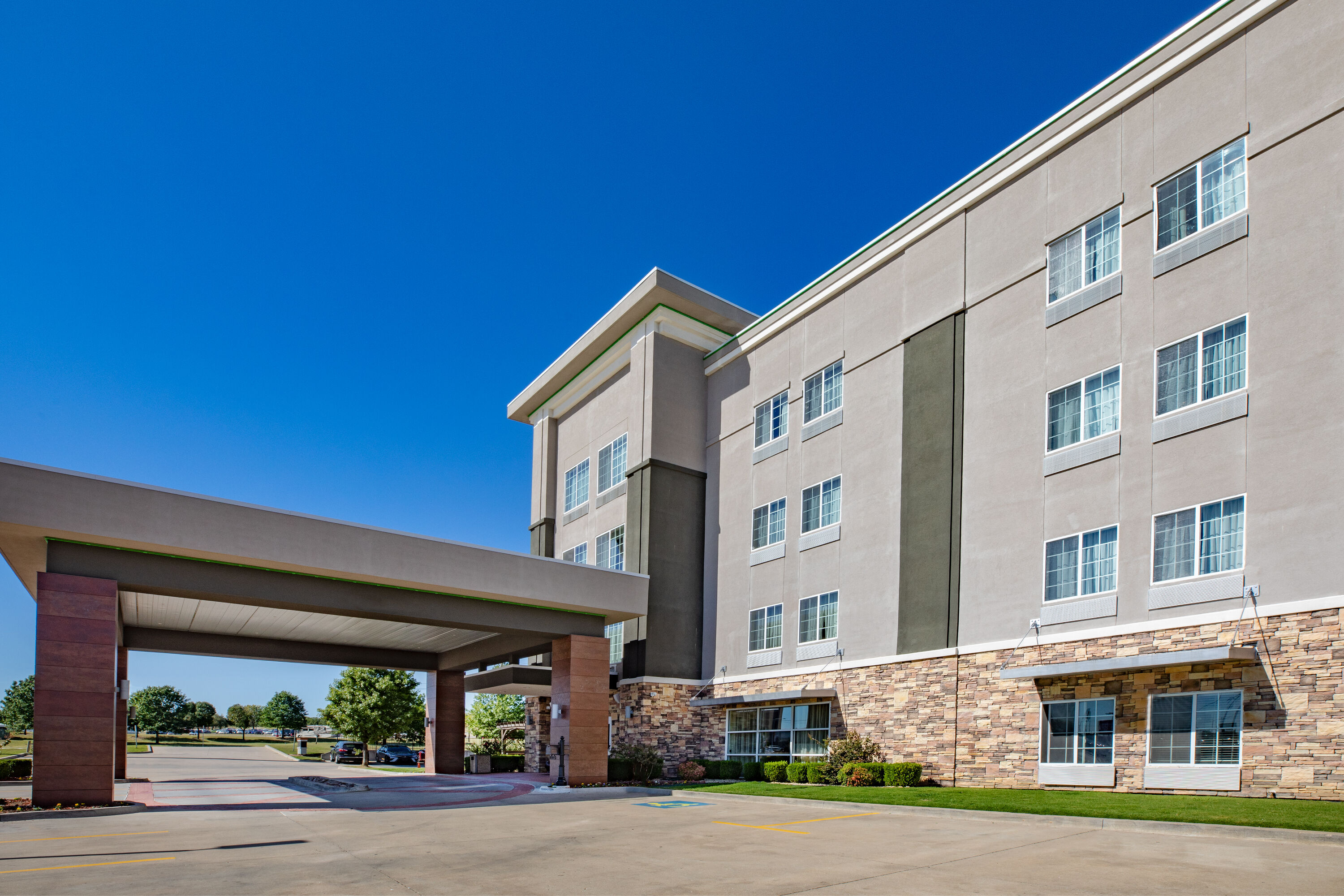 Exterior Day Image of La Quinta Inn & Suites by Wyndham - Tulsa - Catoosa Route 66 hotel in Catoosa, Oklahoma