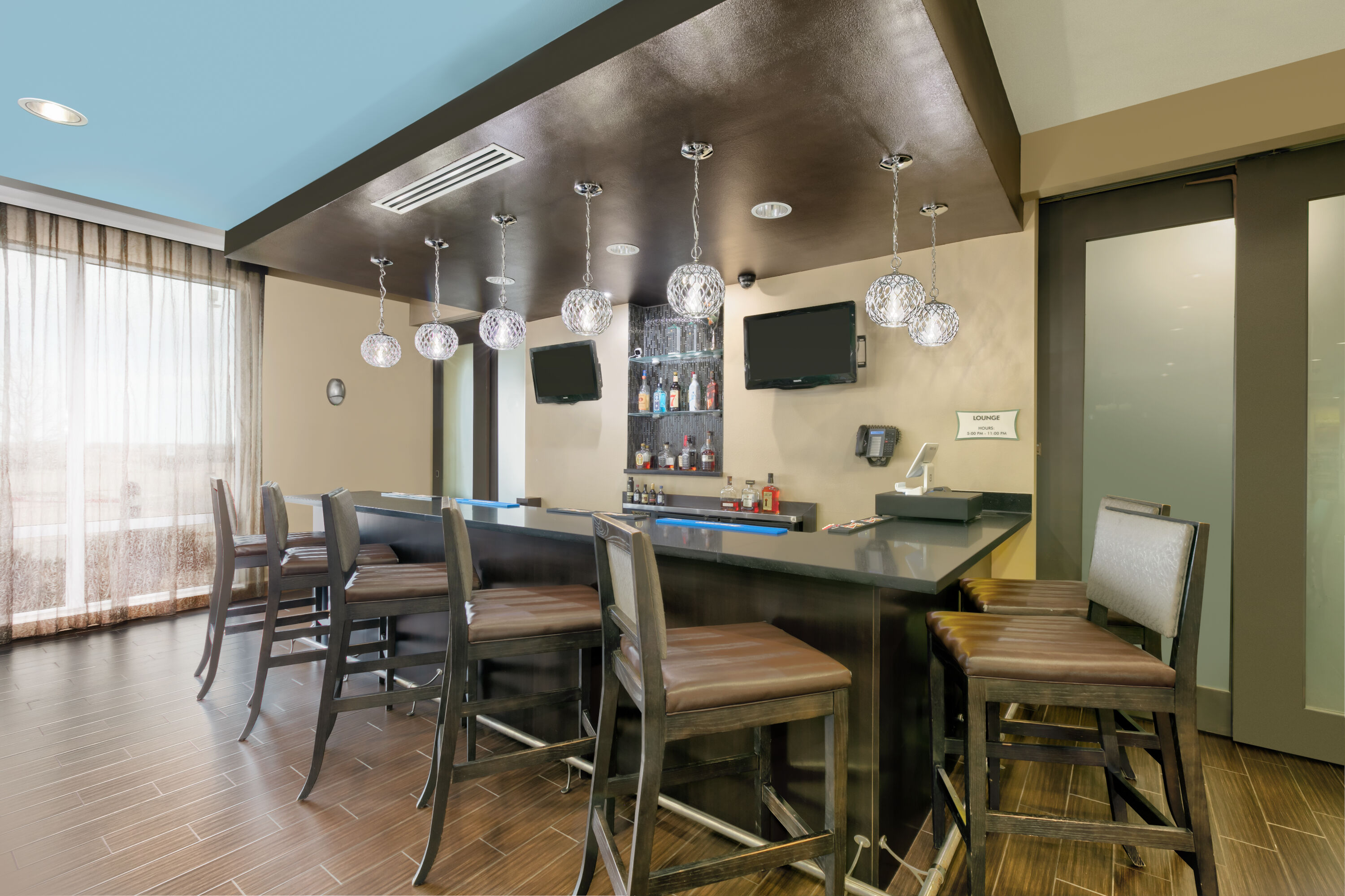 Bar at La Quinta Inn & Suites by Wyndham Clinton Historic Route 66 in Clinton, Oklahoma