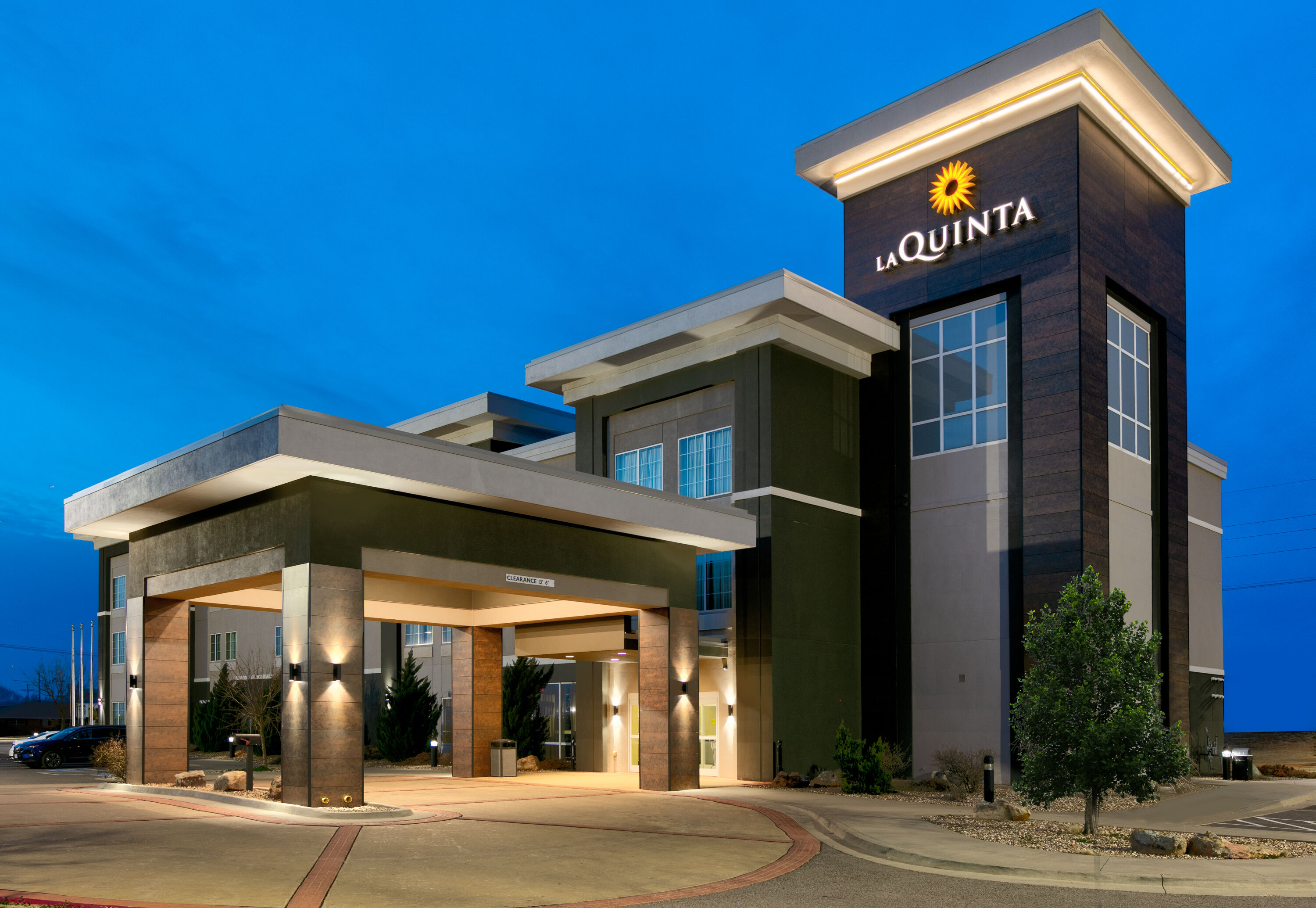 La Quinta Inn Suites by Wyndham Clinton Historic Route 66 Clinton