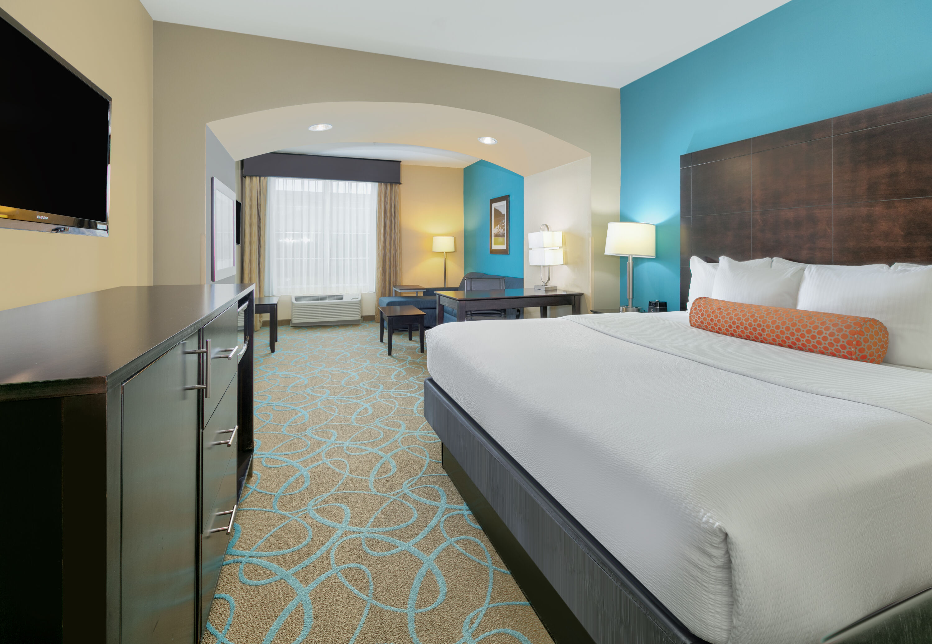 Guest room at the La Quinta Inn & Suites by Wyndham Clinton Historic Route 66 in Clinton, Oklahoma