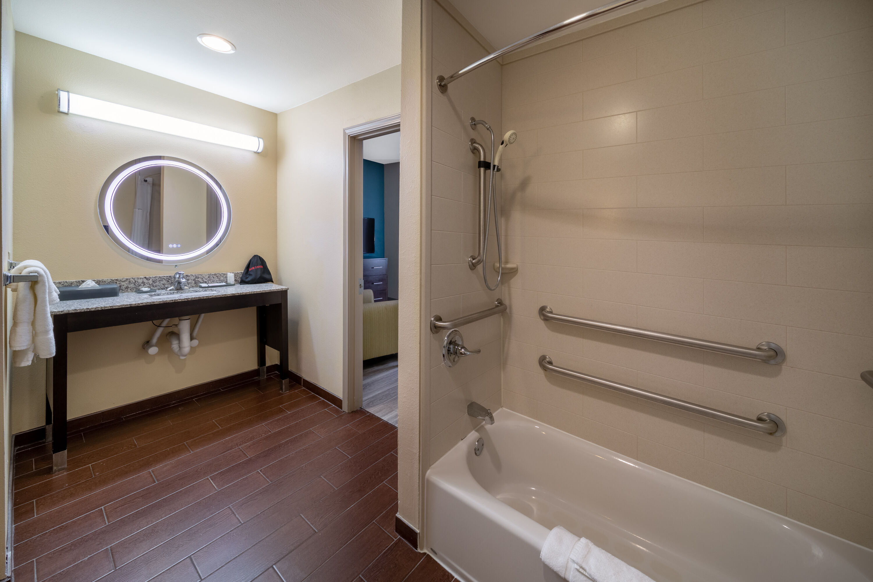 Guest room bath at the La Quinta Inn & Suites by Wyndham Durant in Durant, Oklahoma