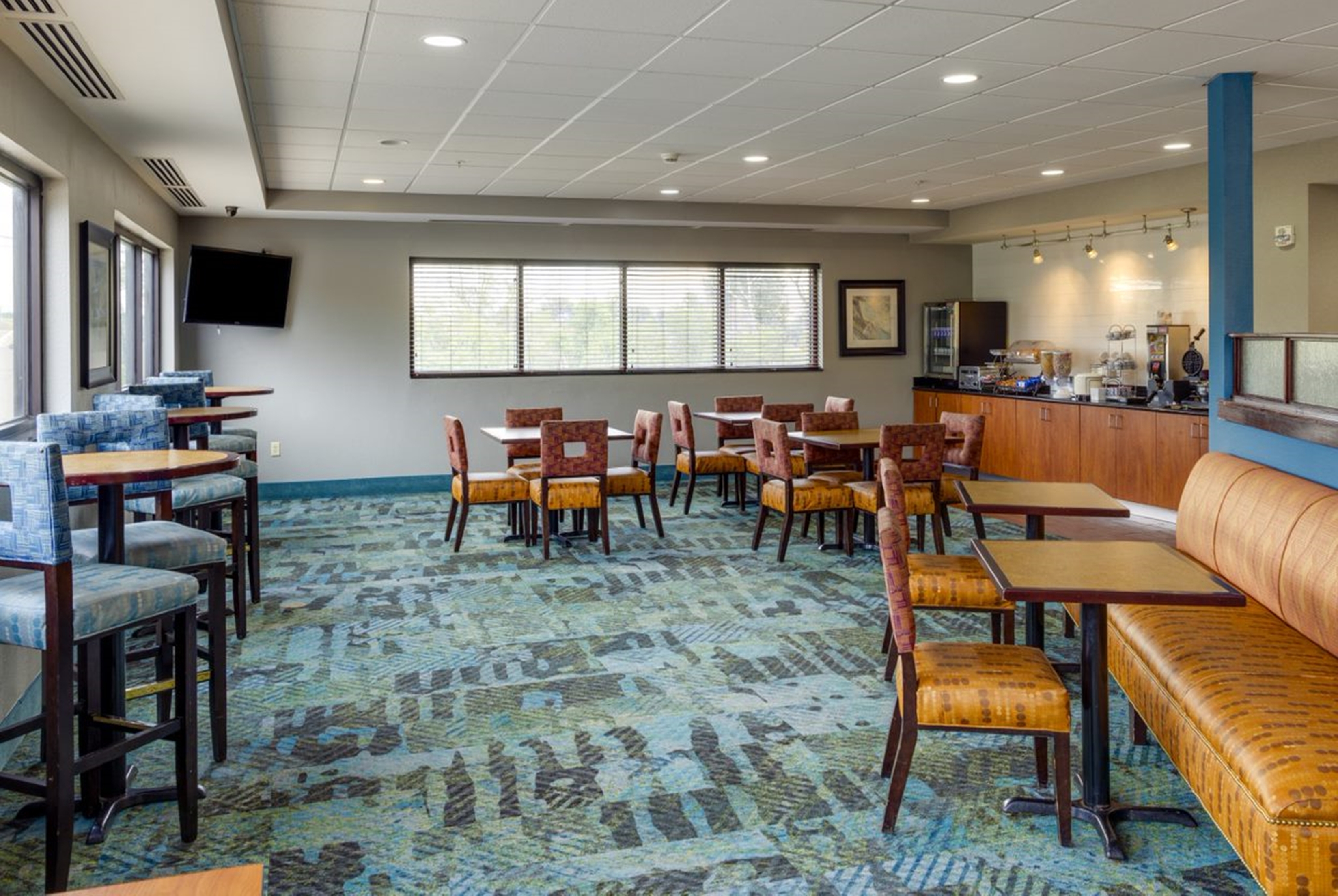 Free breakfast at La Quinta Inn & Suites by Wyndham Edmond in Edmond, Oklahoma