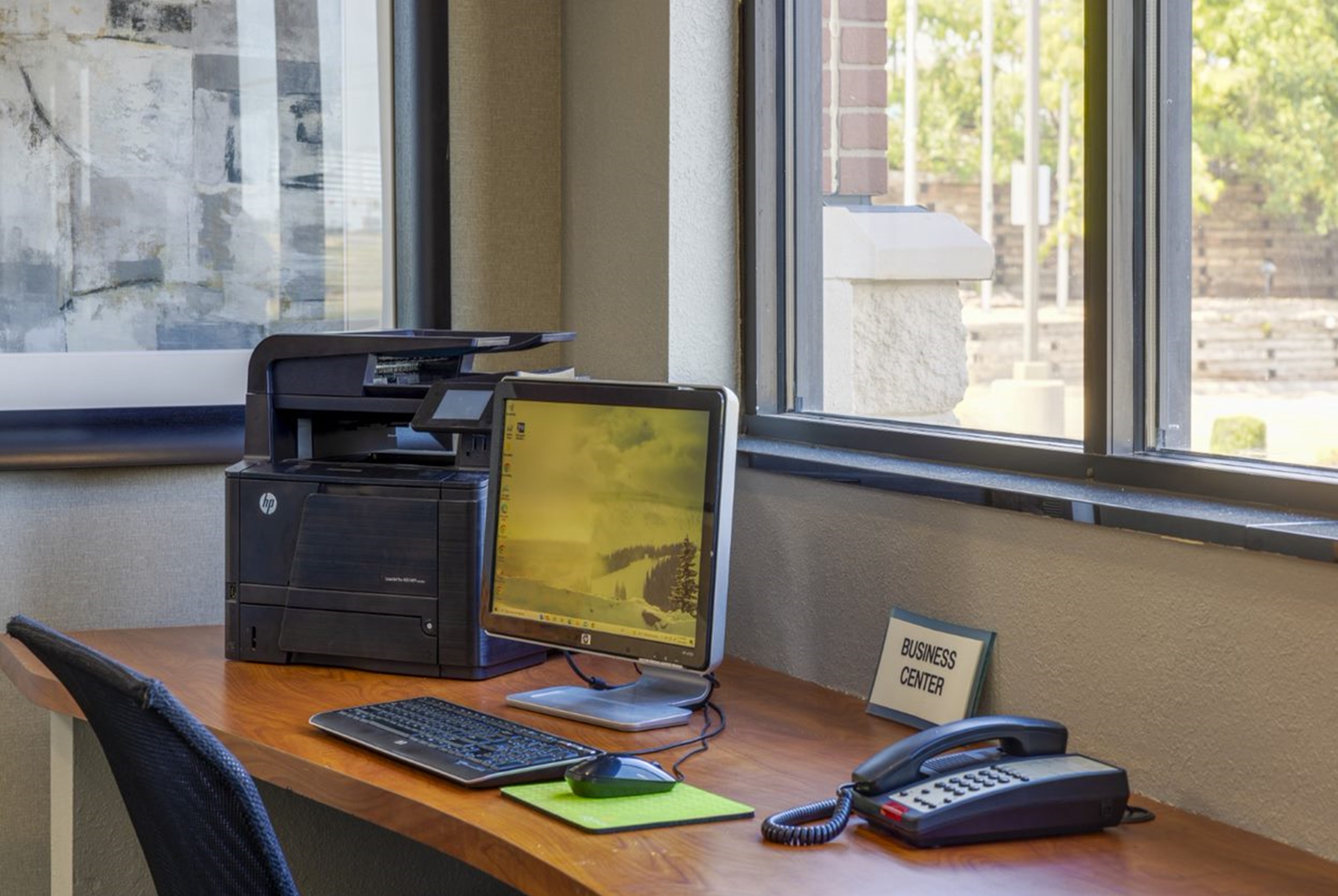 La Quinta Inn & Suites by Wyndham Edmond business center services in Edmond, Oklahoma