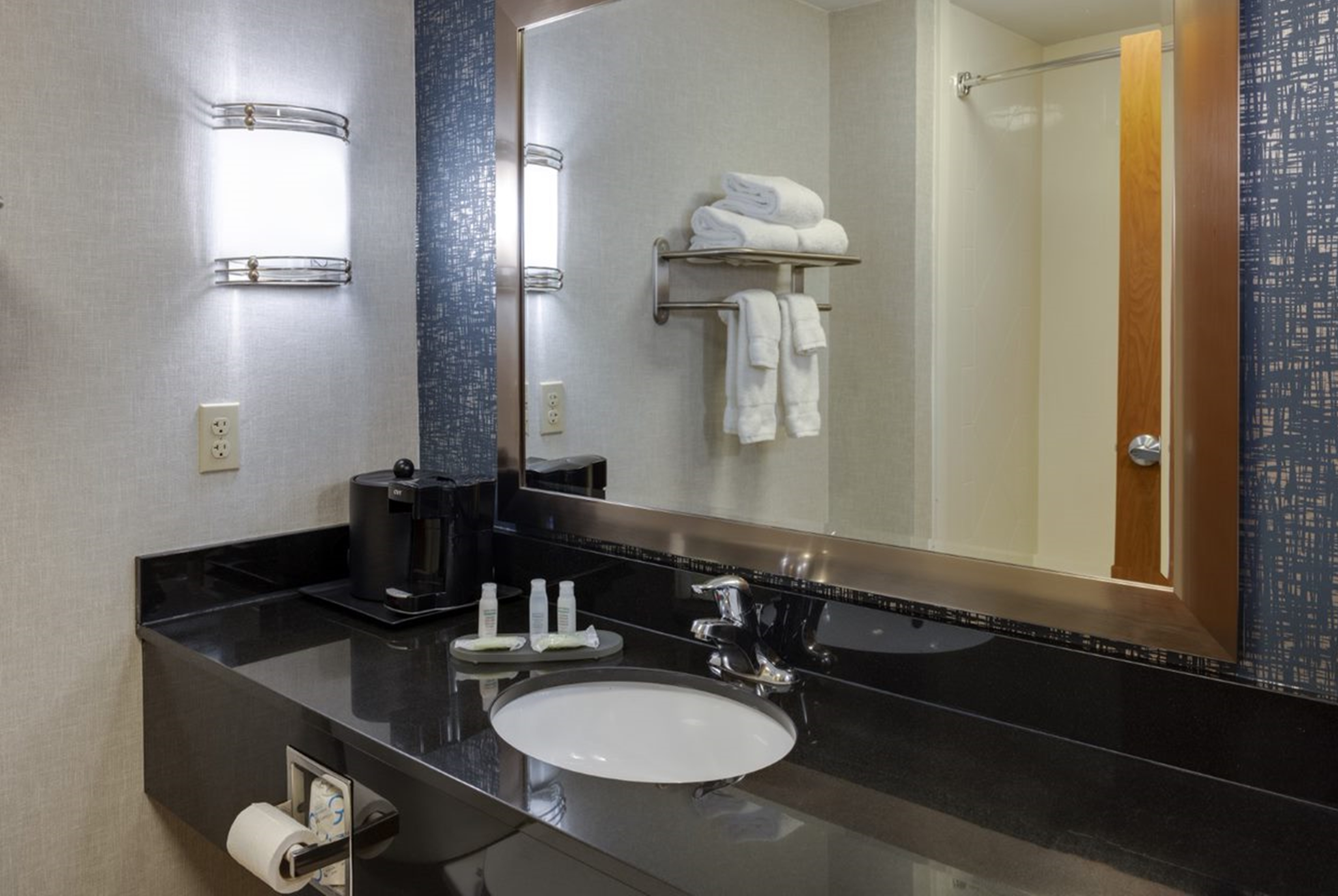 Guest room bath at the La Quinta Inn & Suites by Wyndham Edmond in Edmond, Oklahoma