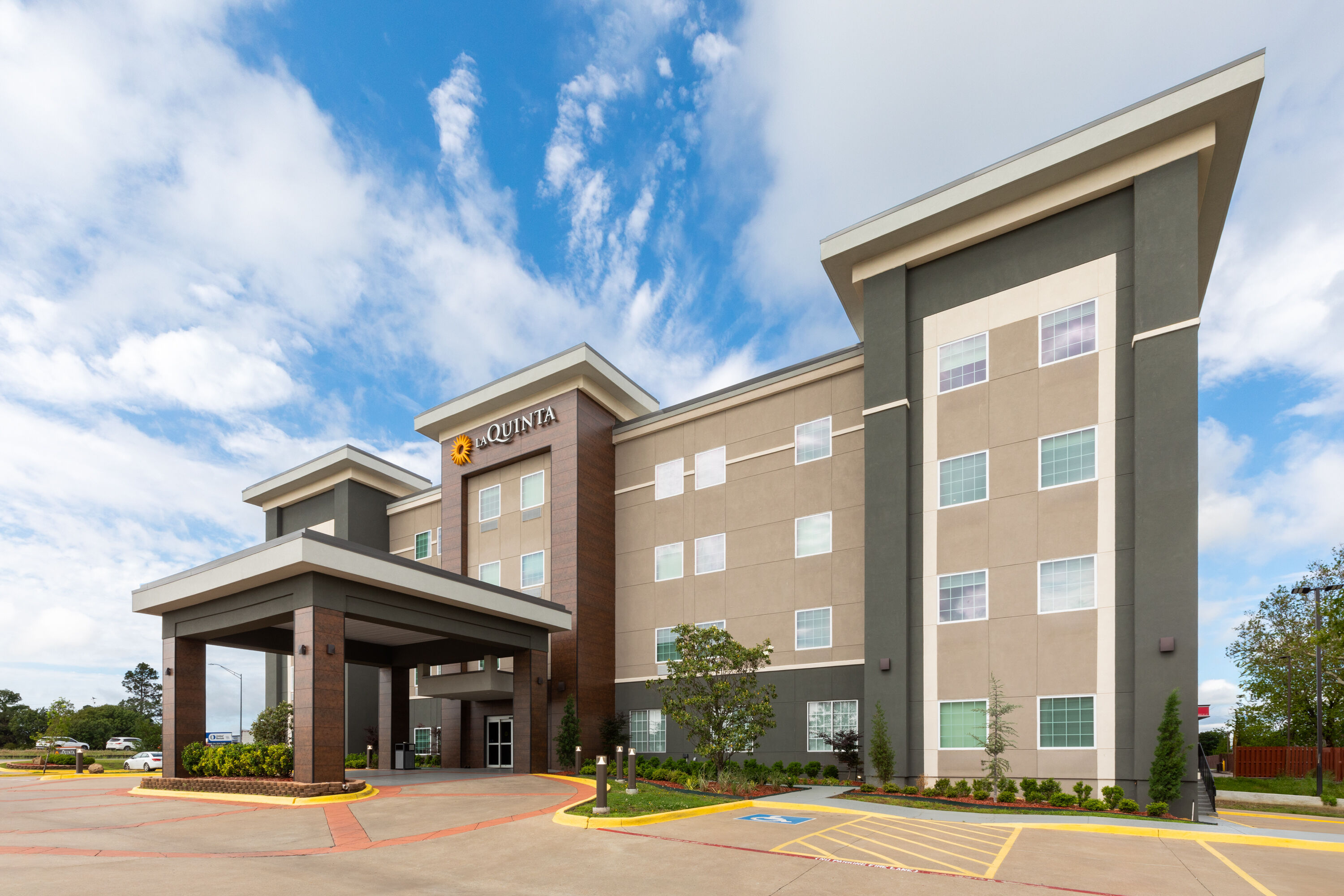 Exterior Day Image of La Quinta Inn & Suites by Wyndham McAlester hotel in McAlester, Oklahoma