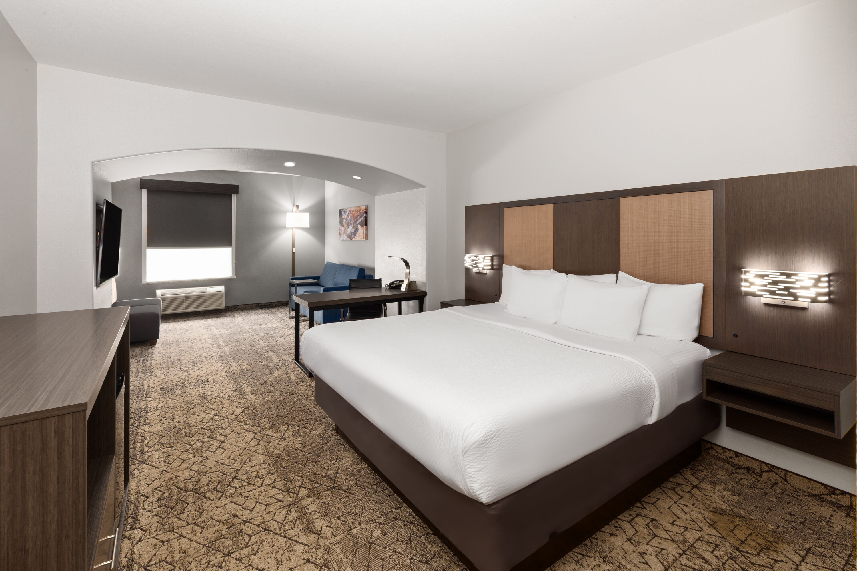 La Quinta Inn & Suites by Wyndham McAlester suite in McAlester, Oklahoma