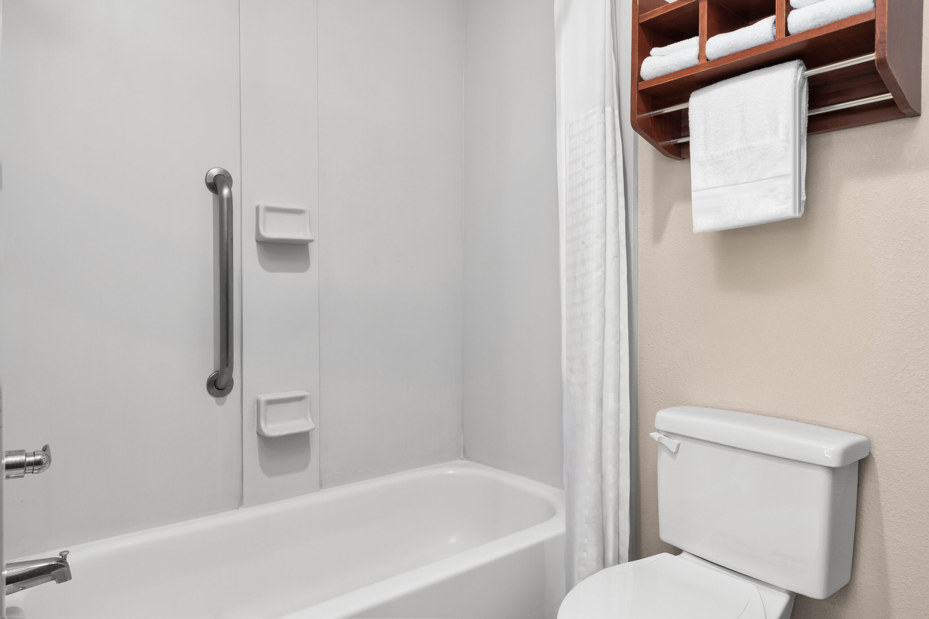 Guest room bath at the La Quinta Inn & Suites by Wyndham Midwest City - Tinker AFB in Midwest City, Oklahoma