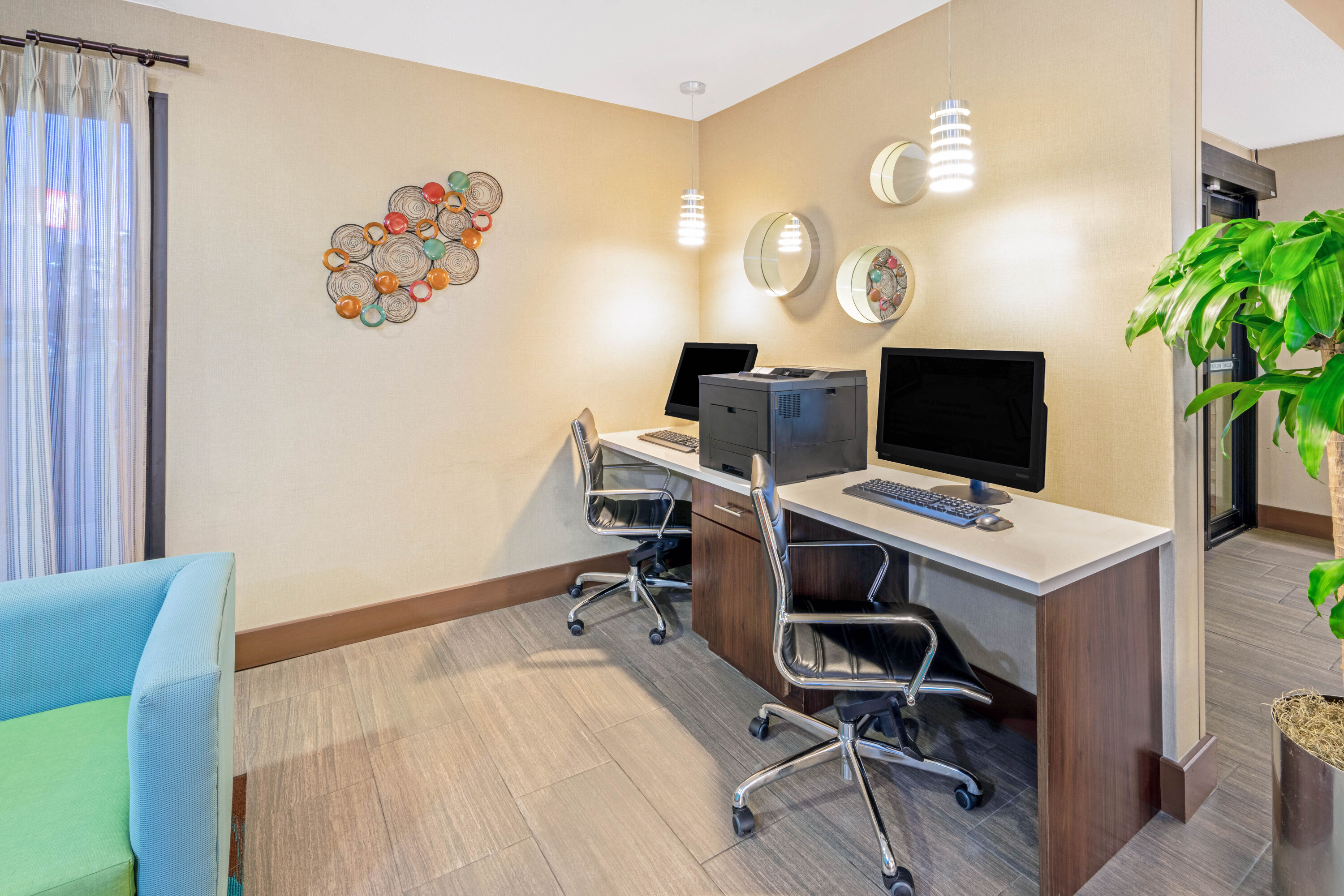 La Quinta Inn & Suites by Wyndham Midwest City - Tinker AFB business center in Midwest City, Oklahoma