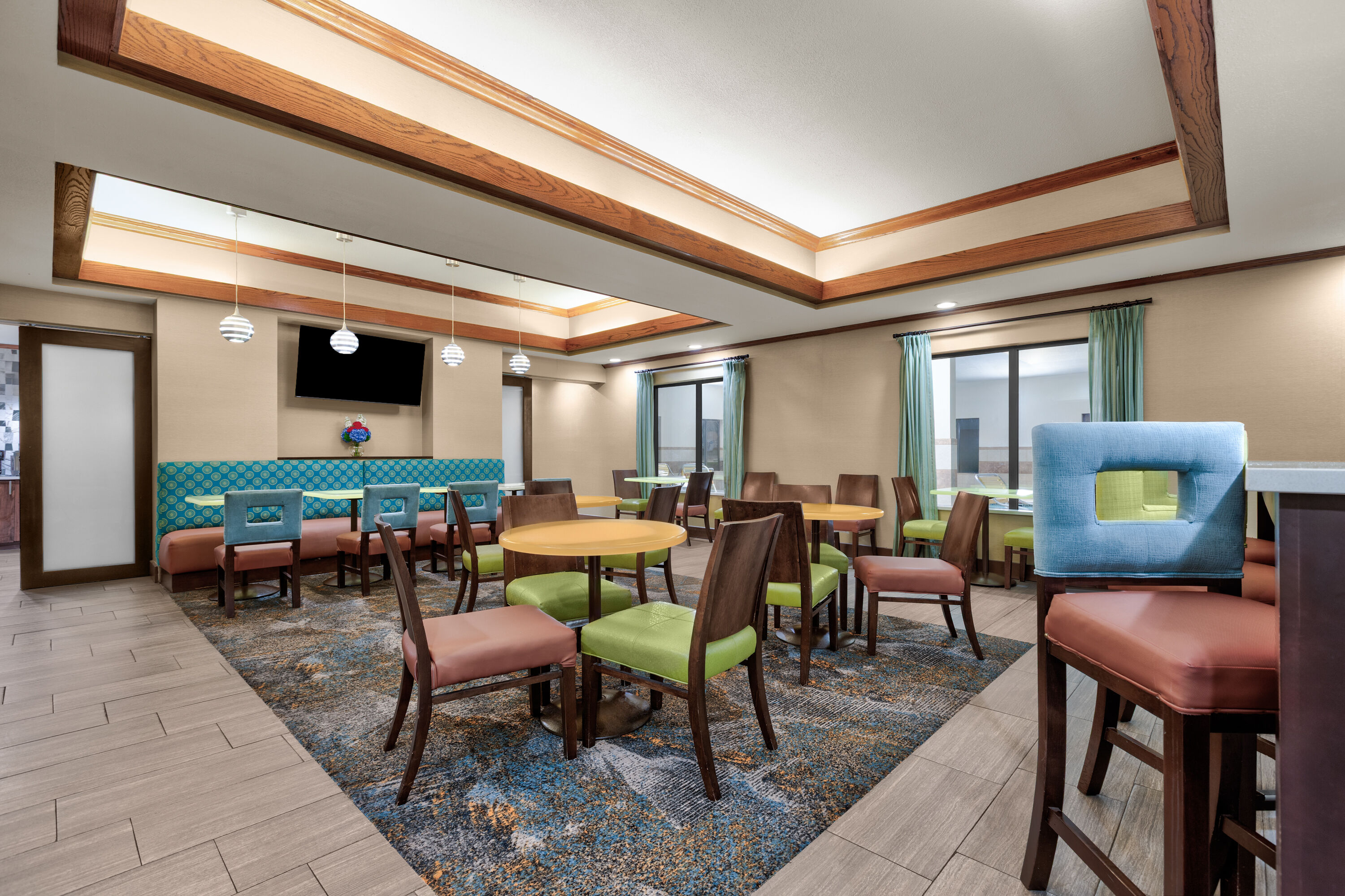 Free breakfast at La Quinta Inn & Suites by Wyndham Midwest City - Tinker AFB in Midwest City, Oklahoma