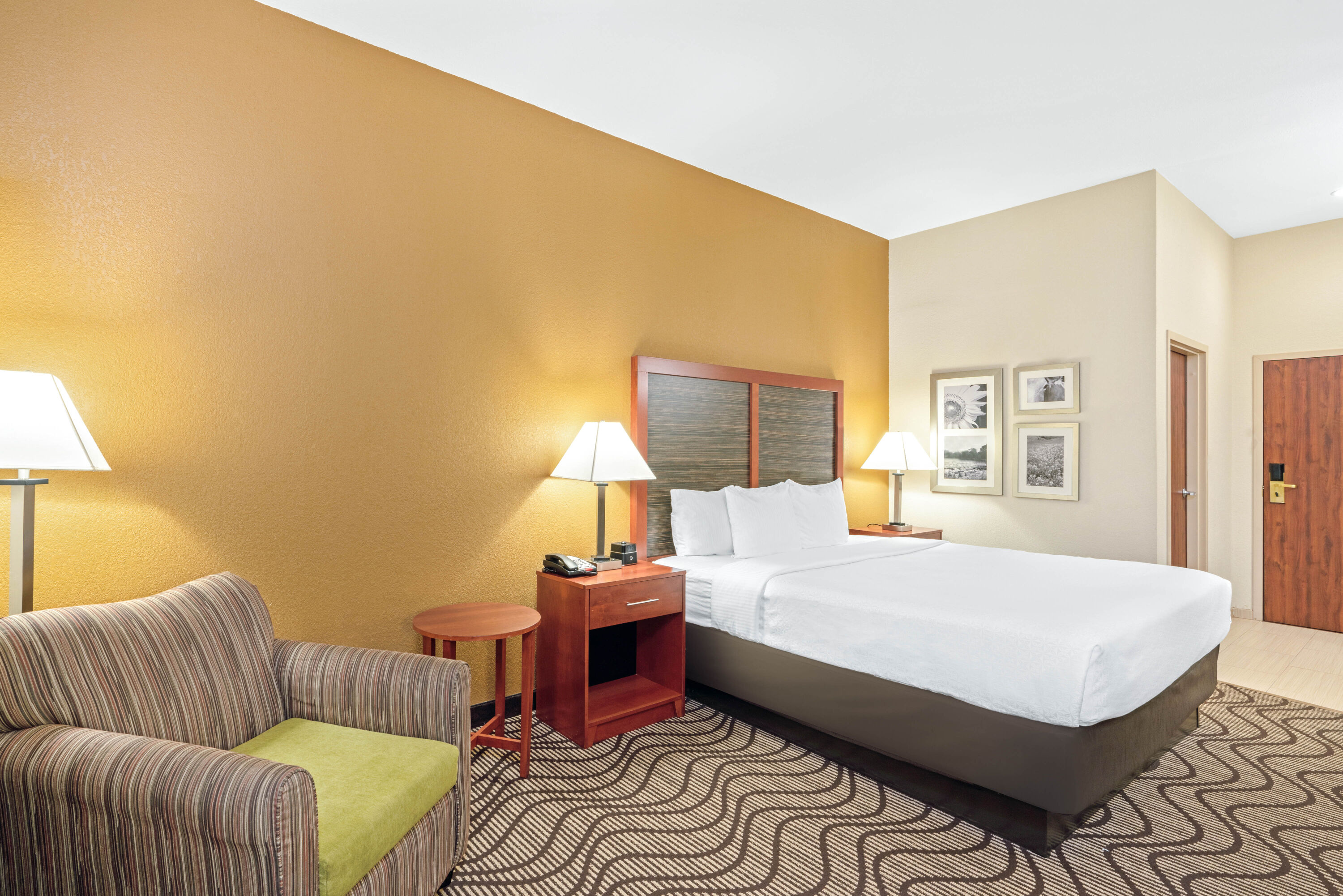 Guest room at the La Quinta Inn & Suites by Wyndham Midwest City - Tinker AFB in Midwest City, Oklahoma