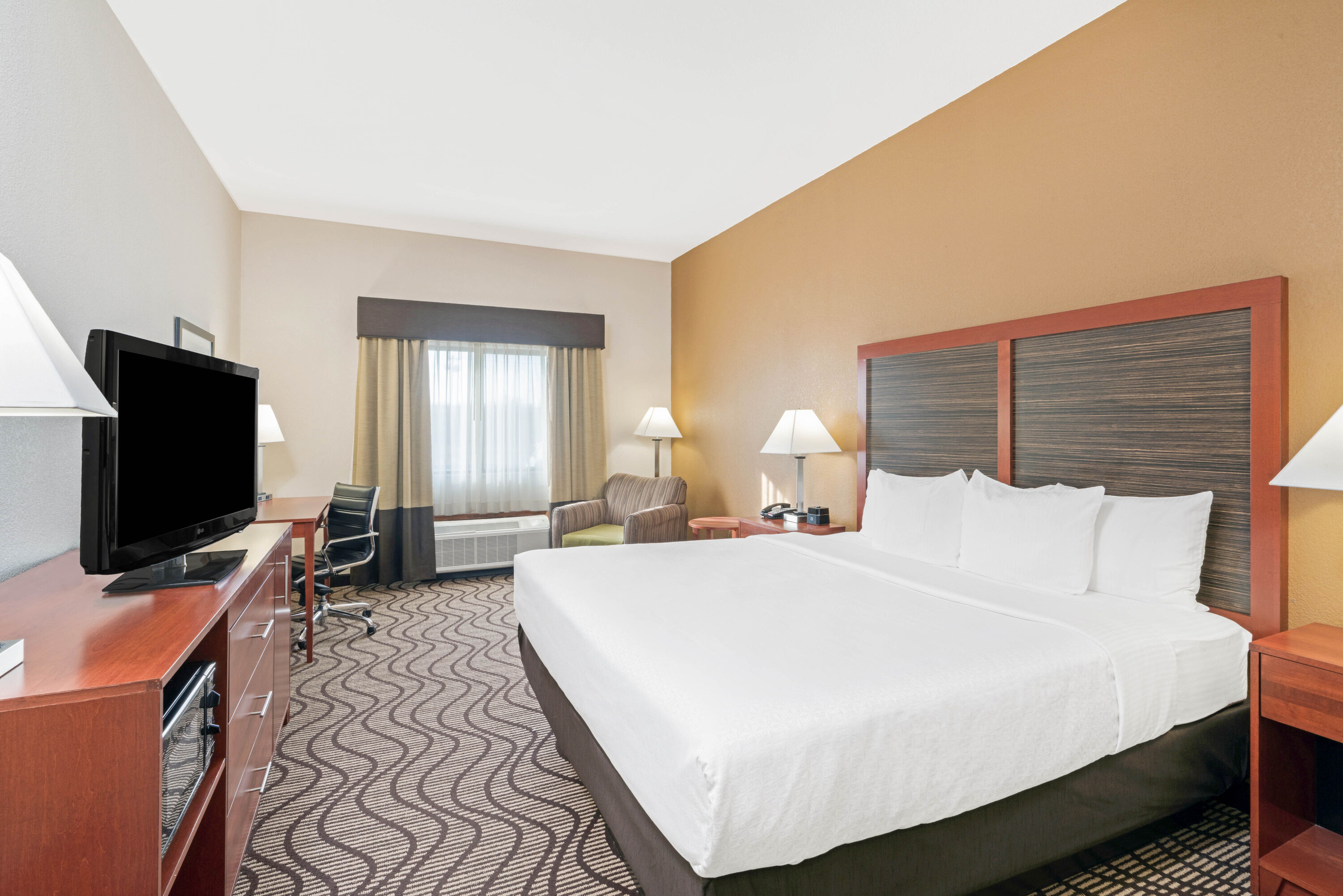Guest room at the La Quinta Inn & Suites by Wyndham Midwest City - Tinker AFB in Midwest City, Oklahoma