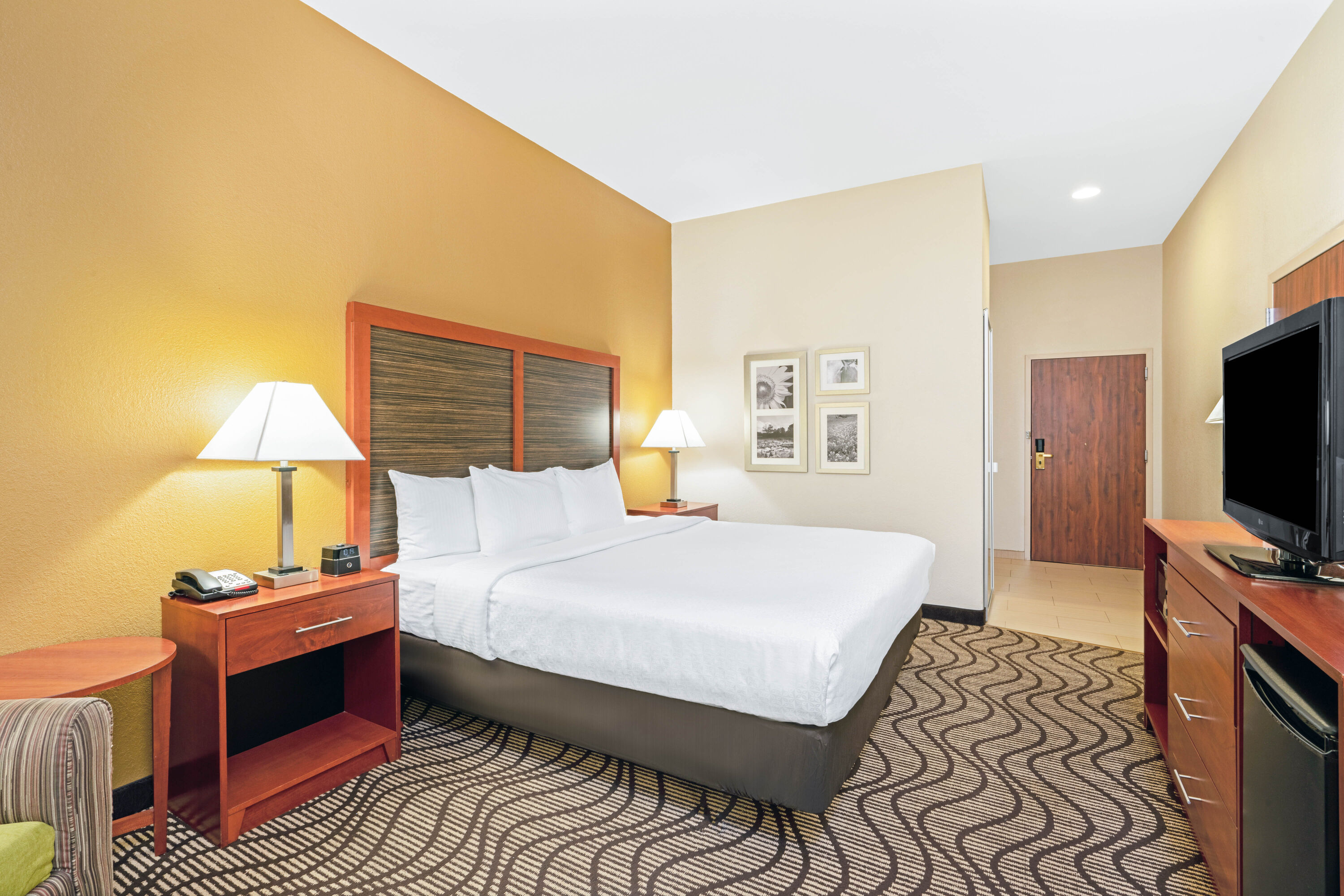 Guest room at the La Quinta Inn & Suites by Wyndham Midwest City - Tinker AFB in Midwest City, Oklahoma