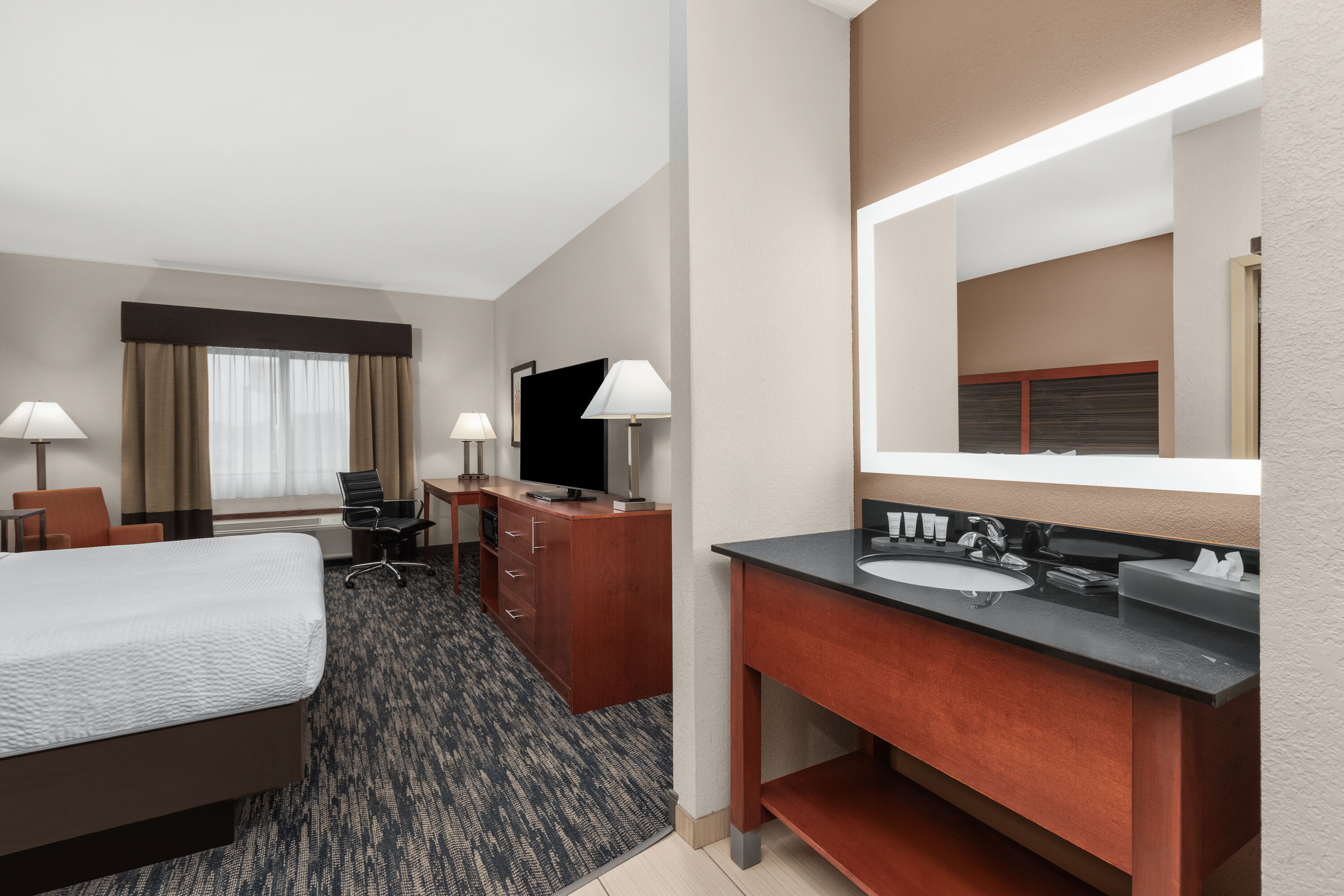 Guest room at the La Quinta Inn & Suites by Wyndham Midwest City - Tinker AFB in Midwest City, Oklahoma