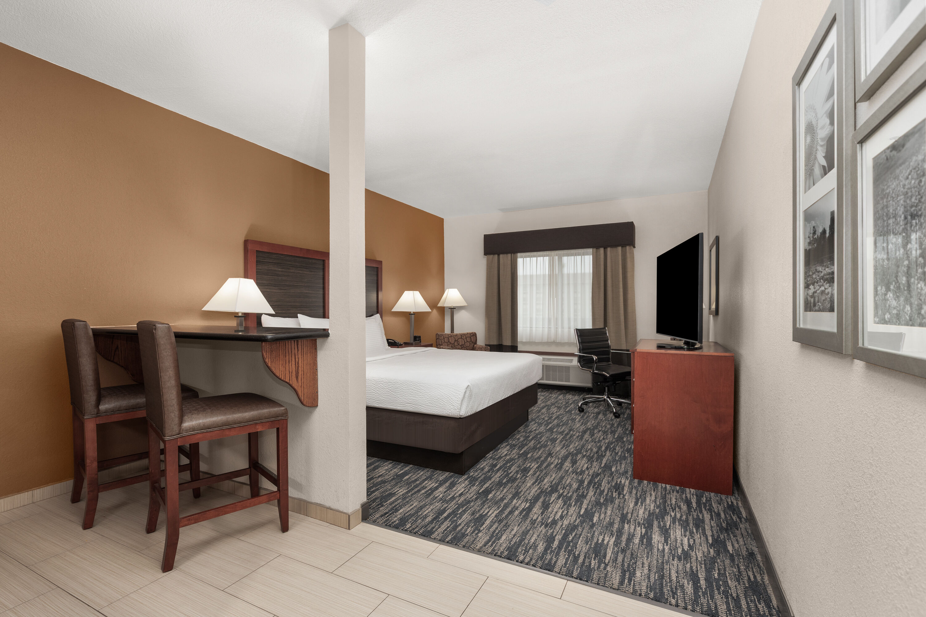 Guest room at the La Quinta Inn & Suites by Wyndham Midwest City - Tinker AFB in Midwest City, Oklahoma