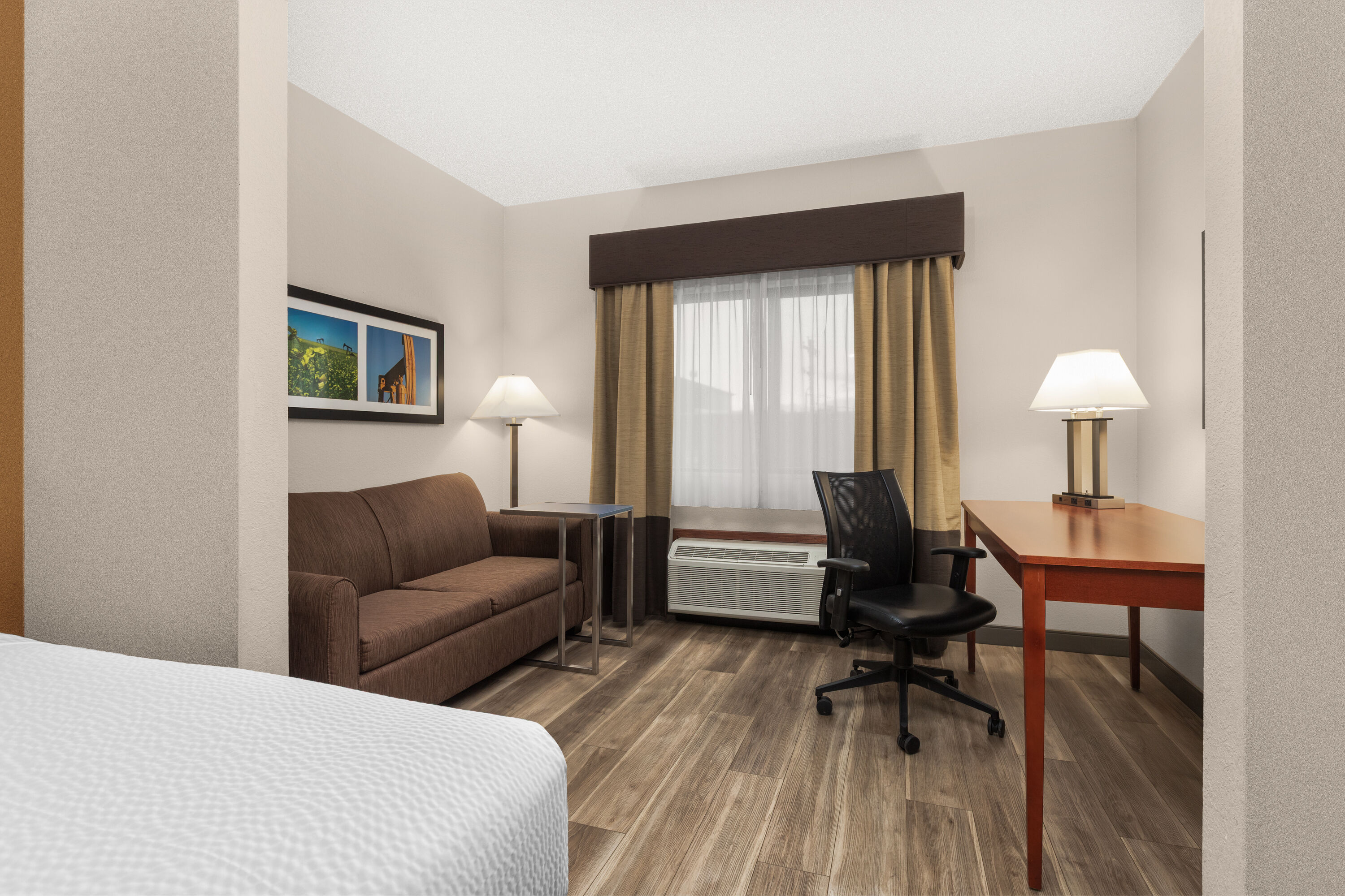 Guest room at the La Quinta Inn & Suites by Wyndham Midwest City - Tinker AFB in Midwest City, Oklahoma