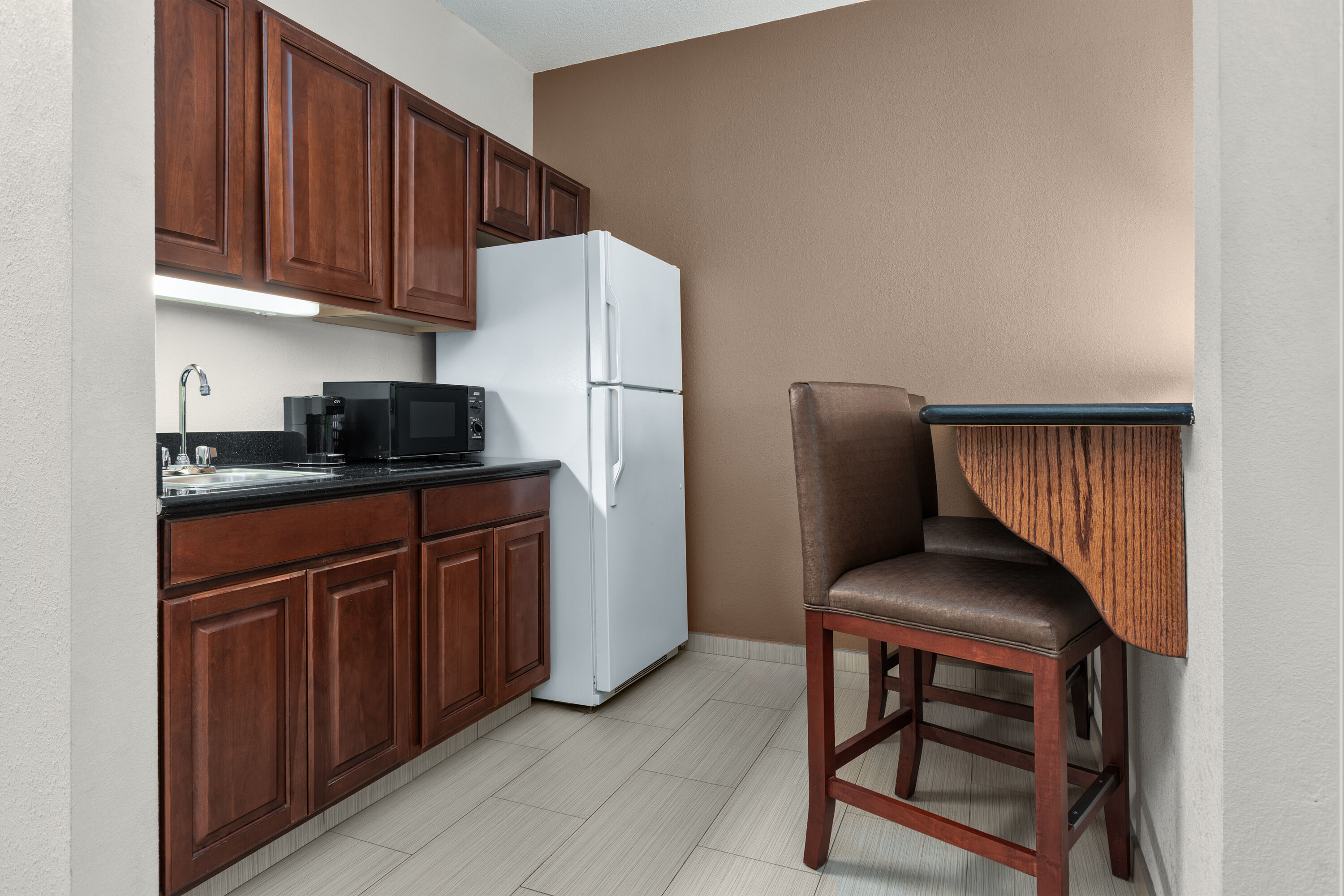 Guest room at the La Quinta Inn & Suites by Wyndham Midwest City - Tinker AFB in Midwest City, Oklahoma