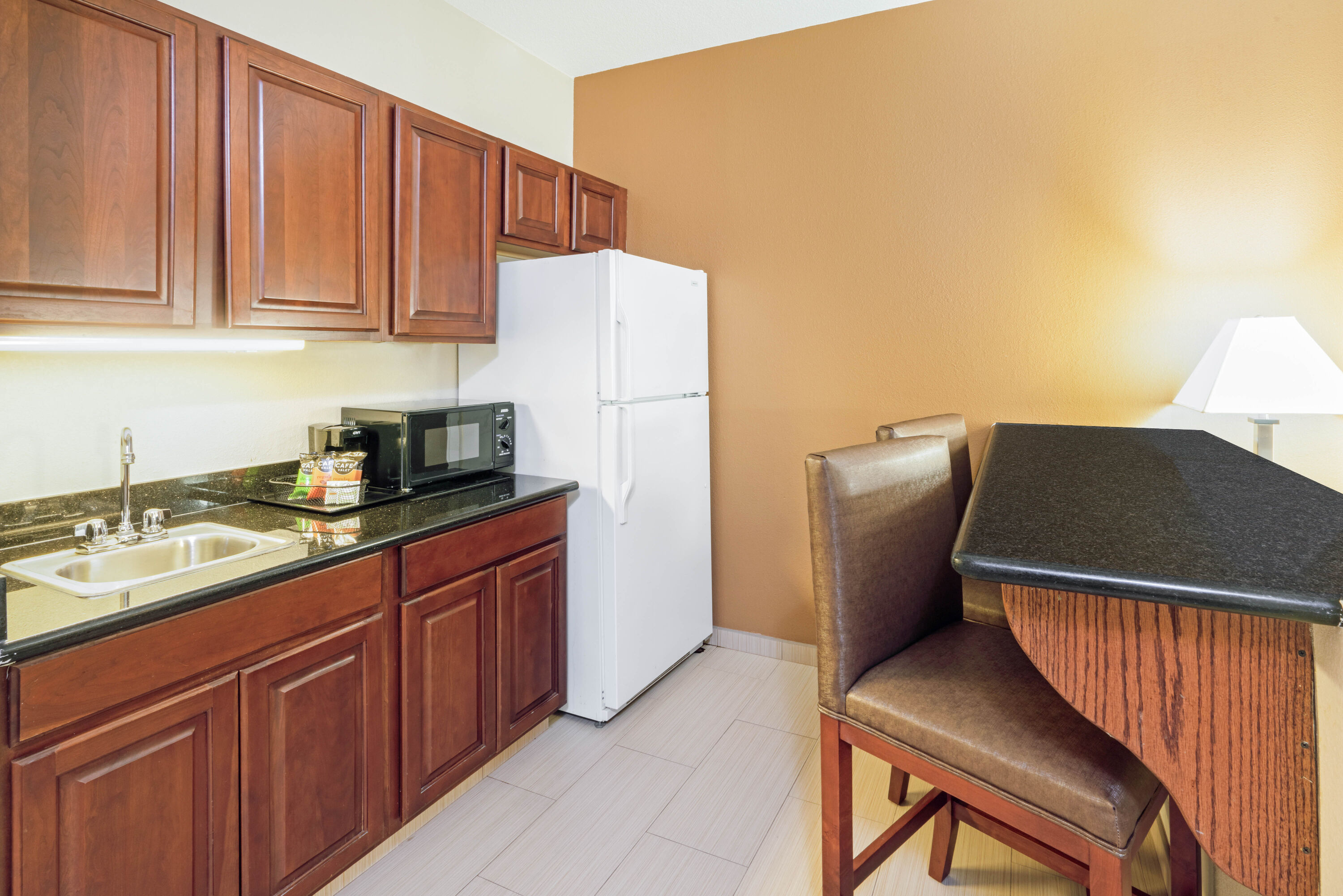 La Quinta Inn & Suites by Wyndham Midwest City - Tinker AFB suite in Midwest City, Oklahoma