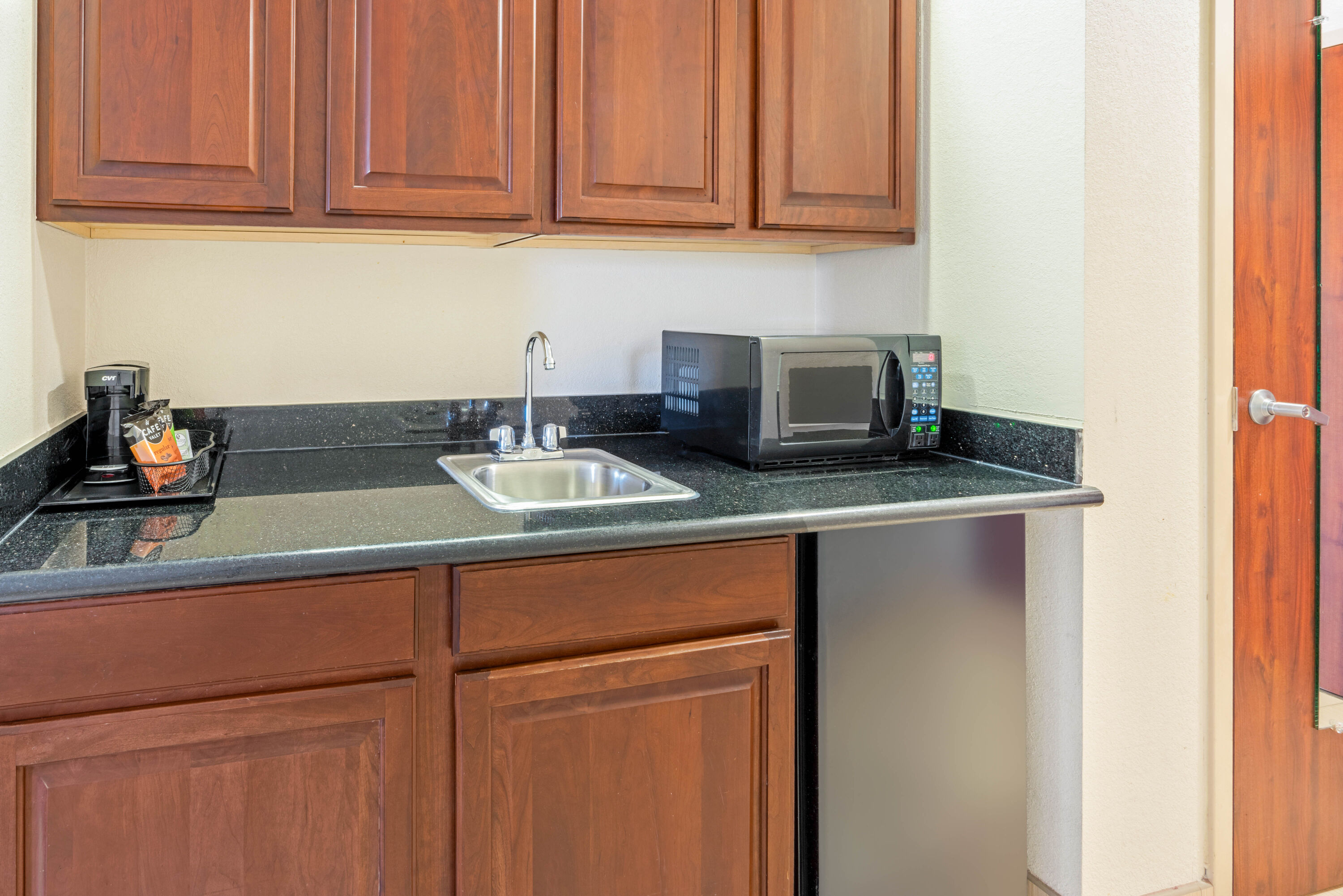 La Quinta Inn & Suites by Wyndham Midwest City - Tinker AFB suite in Midwest City, Oklahoma