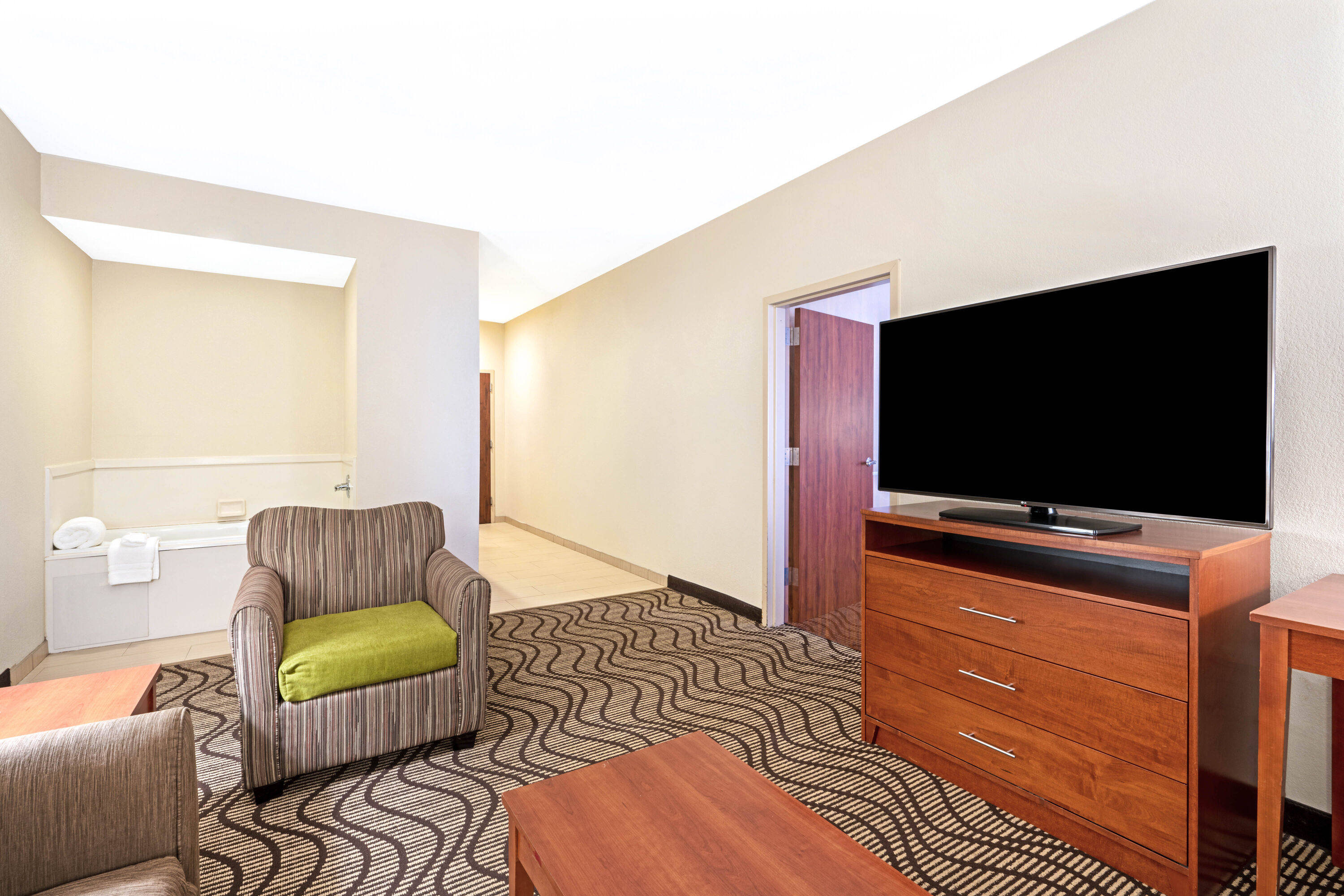 La Quinta Inn & Suites by Wyndham Midwest City - Tinker AFB suite in Midwest City, Oklahoma