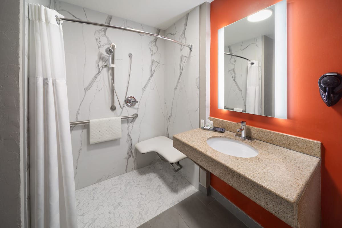 La Quinta Inn & Suites by Wyndham Oklahoma City - Moore | Moore, OK Hotels