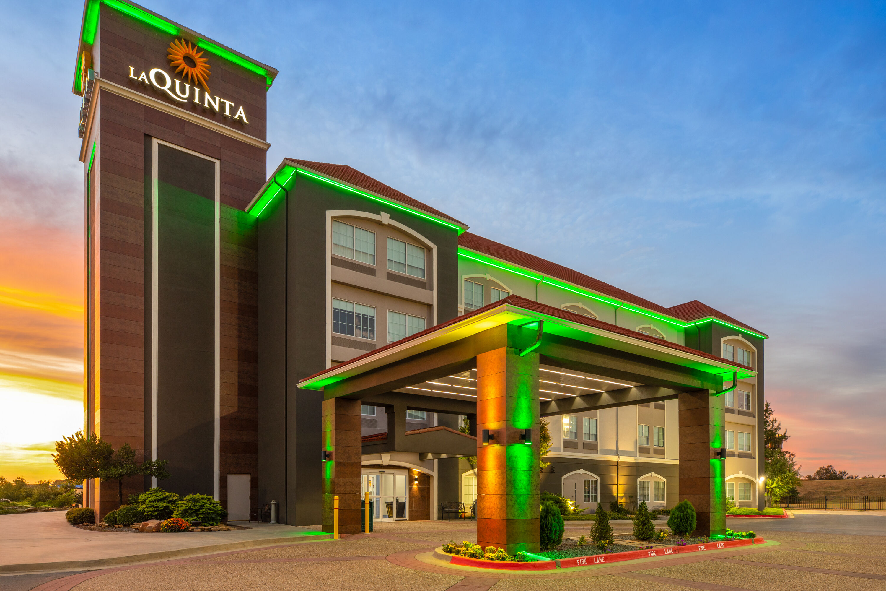 Exterior Dusk Image of La Quinta Inn & Suites by Wyndham Oklahoma City - Moore hotel in Moore, Oklahoma