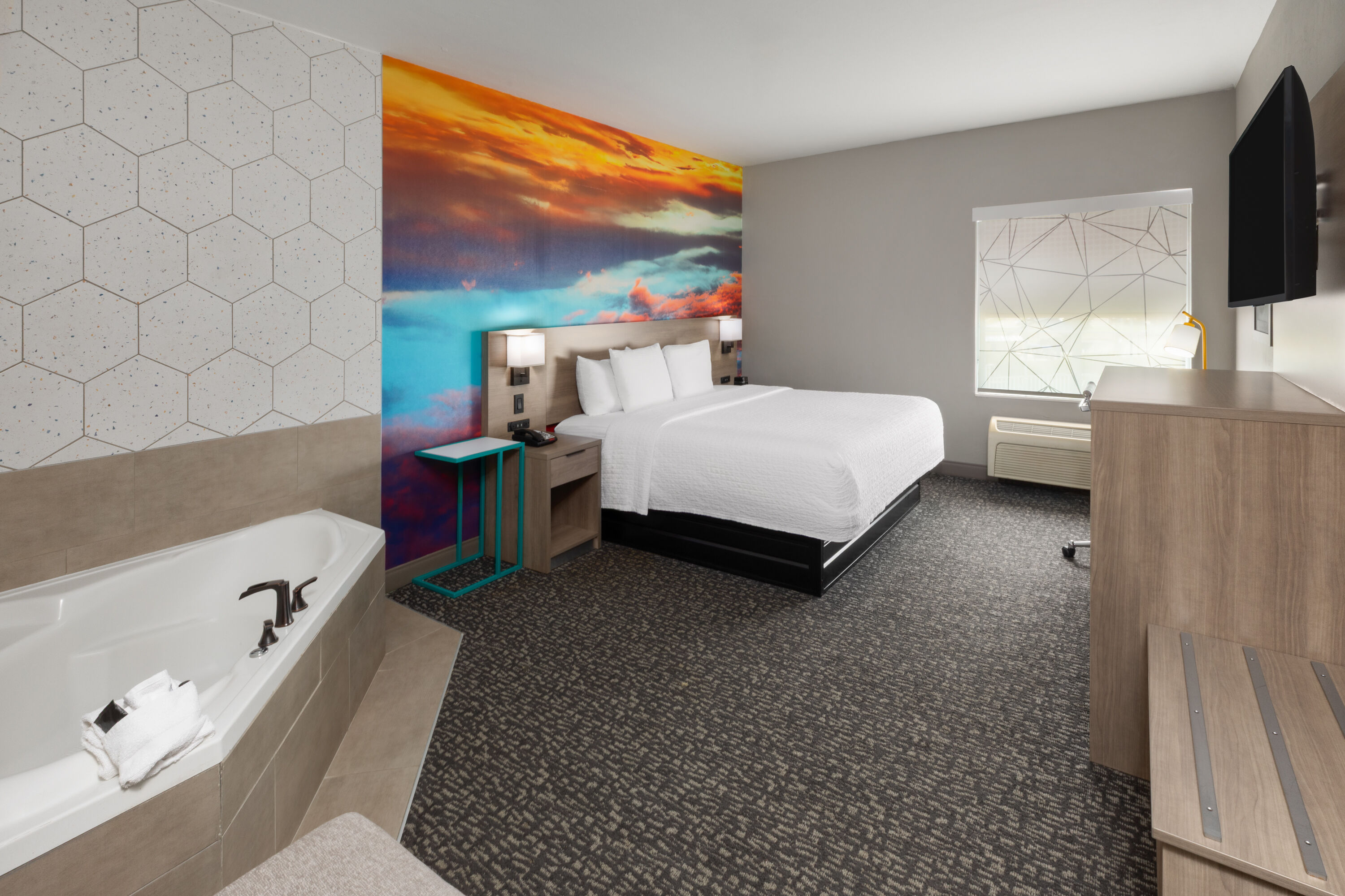 La Quinta Inn & Suites by Wyndham Oklahoma City - Moore hot tub suite in Moore, Oklahoma