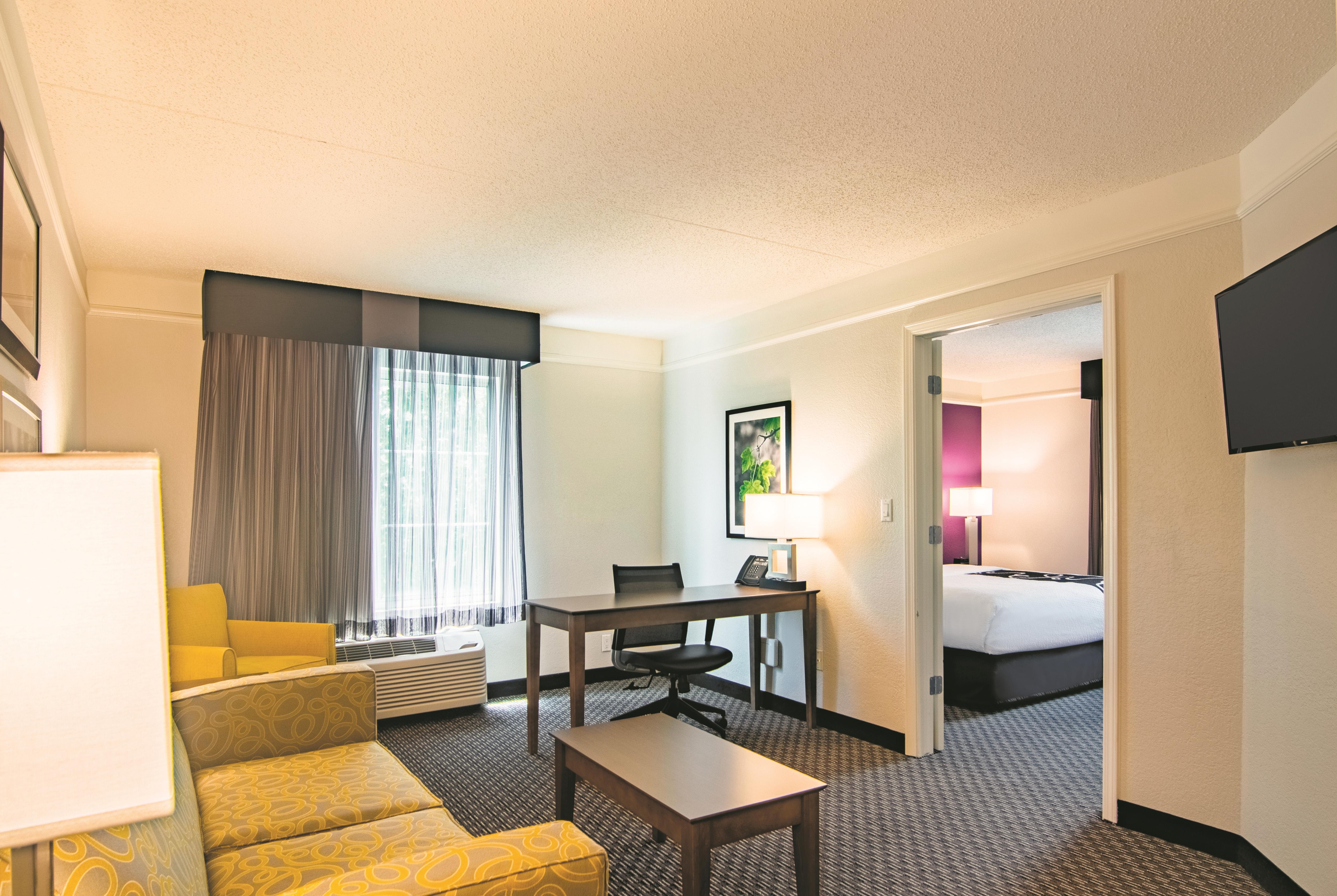 La Quinta Inn & Suites by Wyndham Oklahoma City Norman suite in Norman, Oklahoma